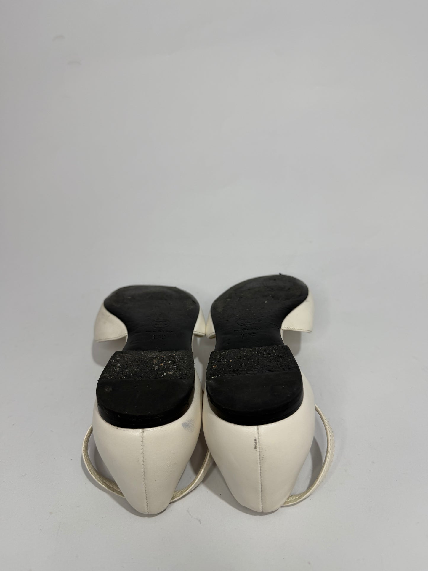 CHANEL
Lambskin Patent Calfskin Cap Toe Camellia Mary Jane Flats 37.5 White Black