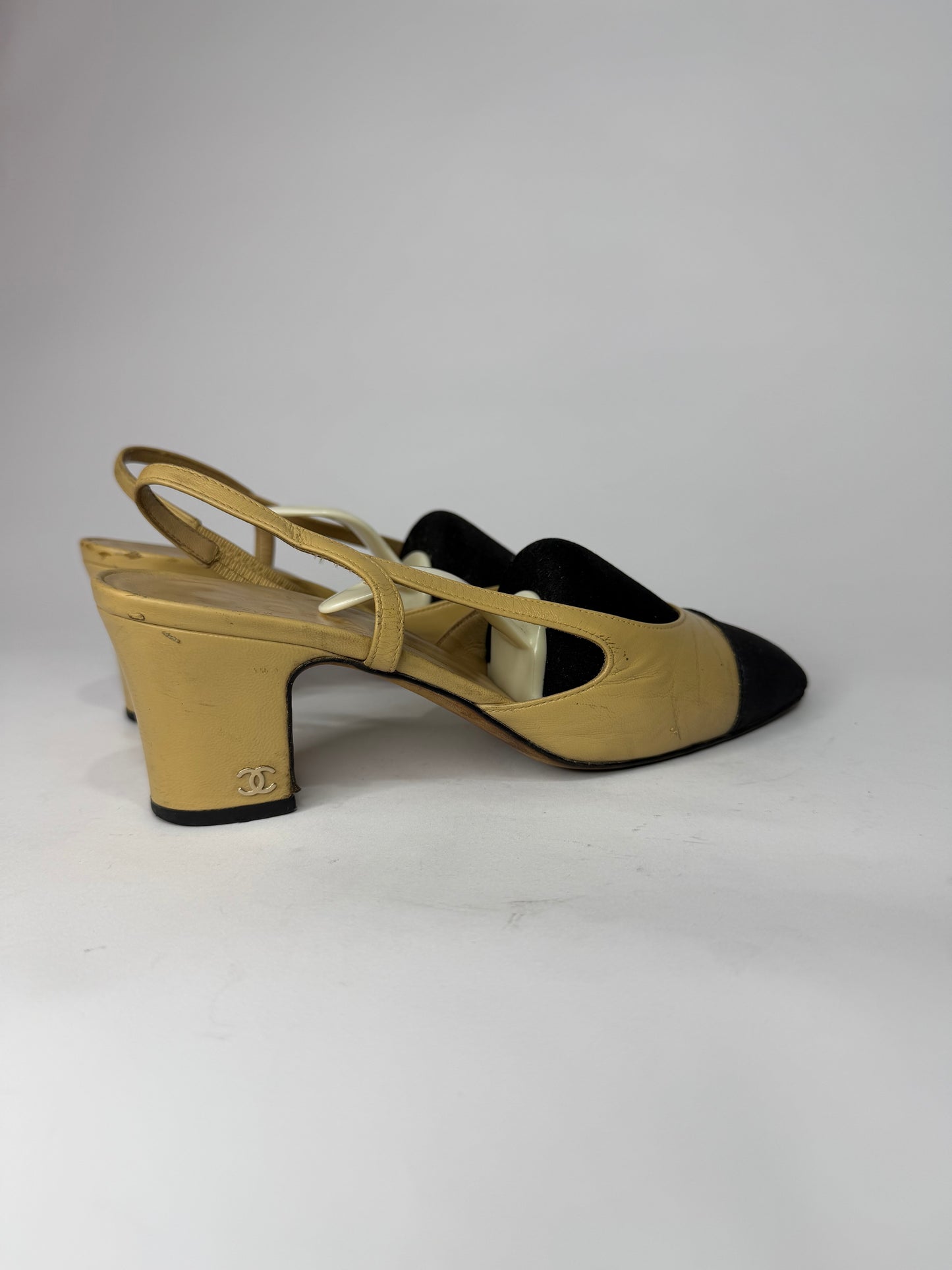 Chanel Beige/Black Leather and Canvas CC Slingback Pumps Size 36.5 EU/6.5 US