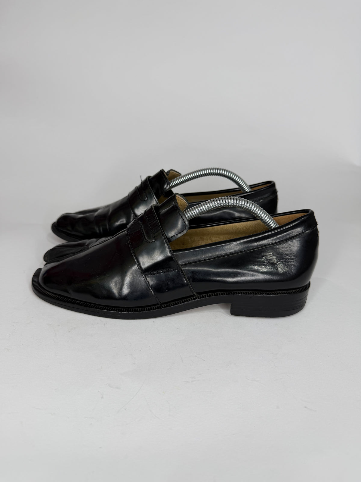 Maison MargeilaTabi strap split-toe loafers Size 38 EU/ 8 US/ 5 UK