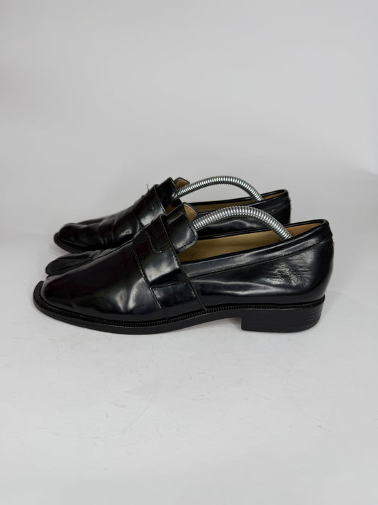 Maison MargeilaTabi strap split-toe loafers Size 38 EU/ 8 US/ 5 UK