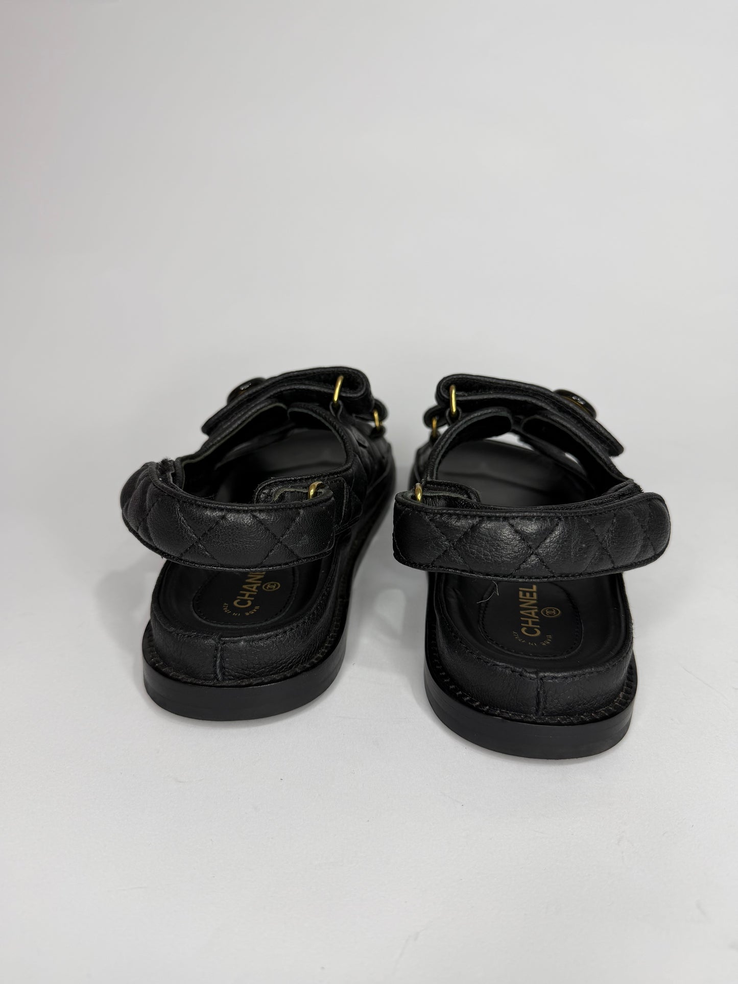 CHANEL
Grained Calfskin Velcro Dad Sandals 37.5 Black
