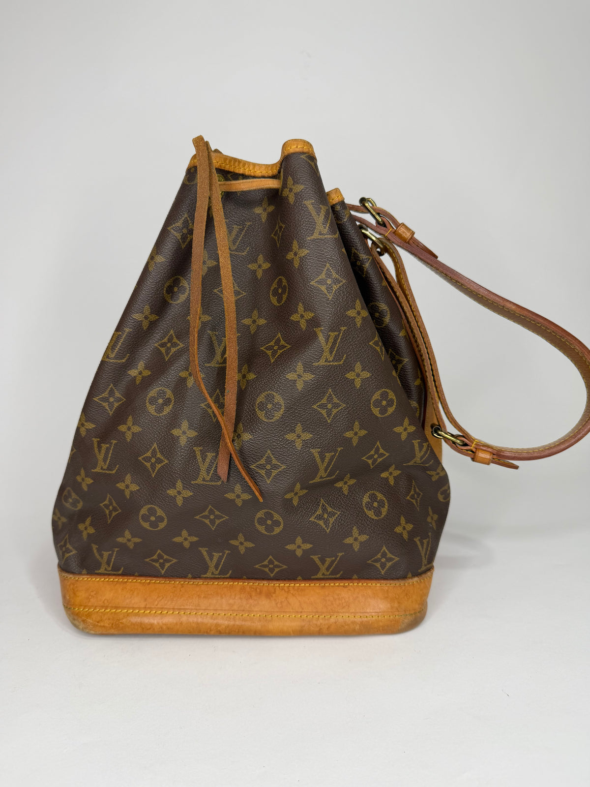 LOUIS VUITTON
Monogram Canvas Large Noe Bag