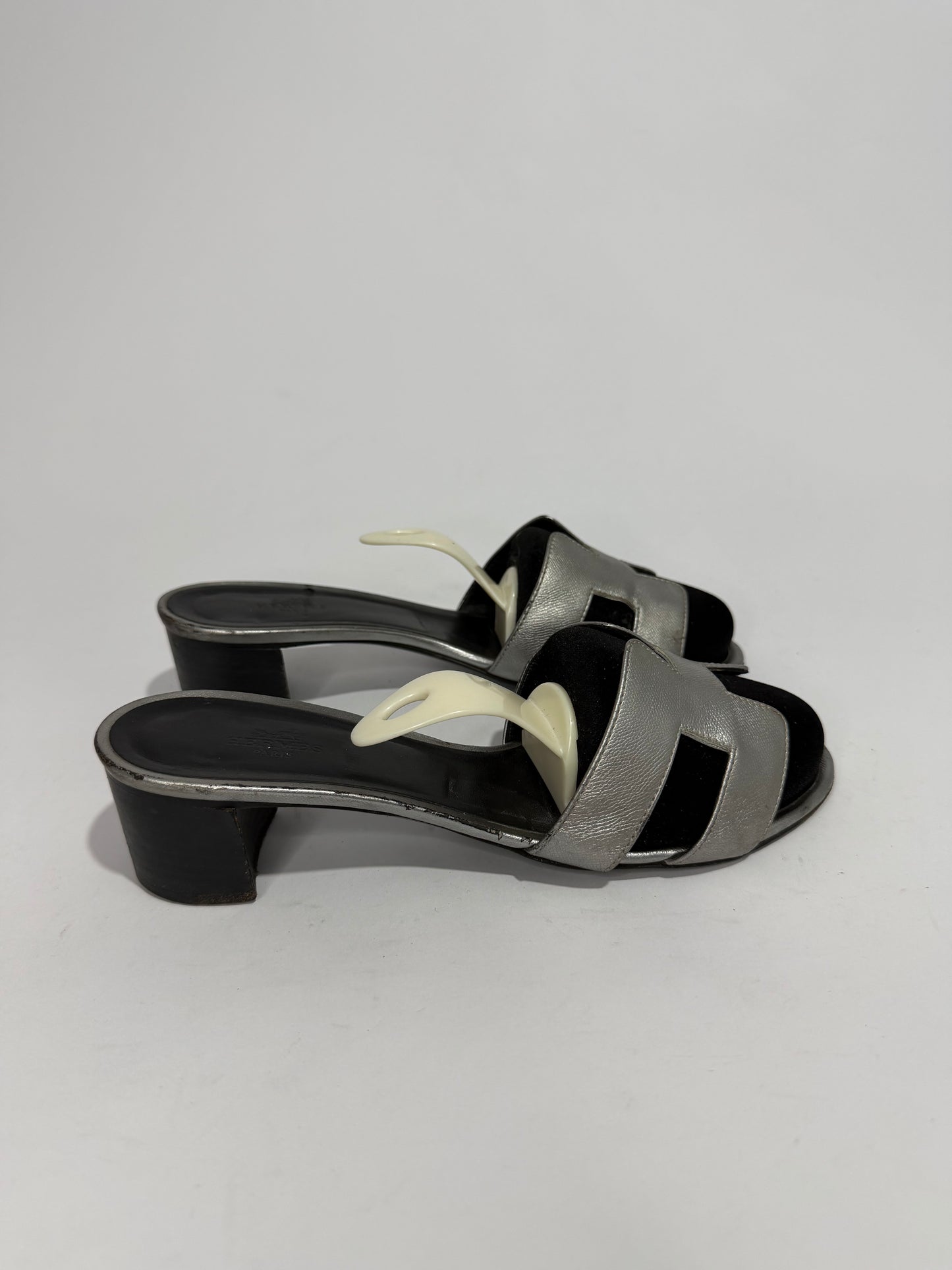 Hermés Metallic Grey Leather Oasis Slide Sandals Size 38 EU/ 8 US/ 5 UK