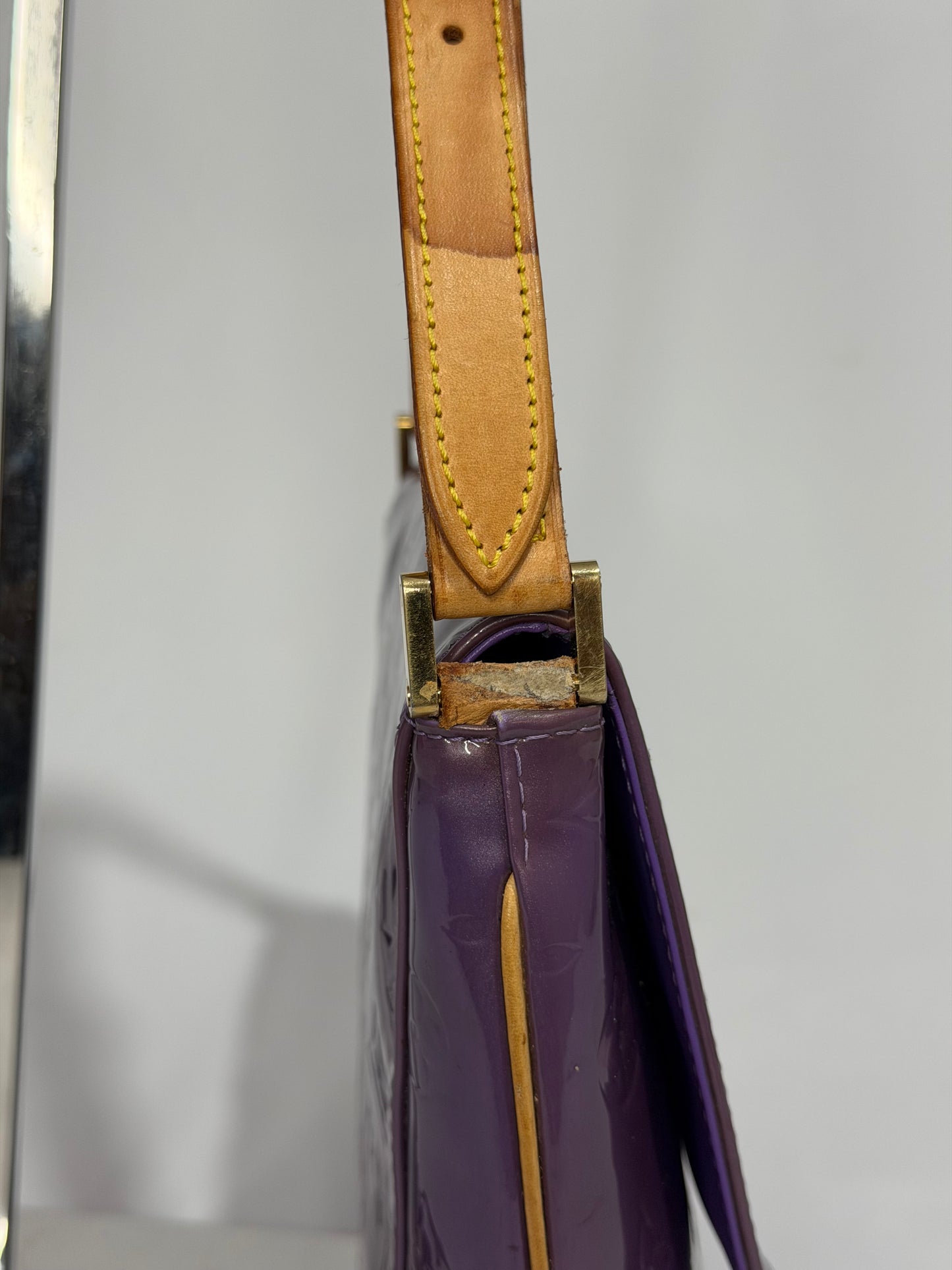 LOUIS VUITTON
Vernis Thompson Street Purple