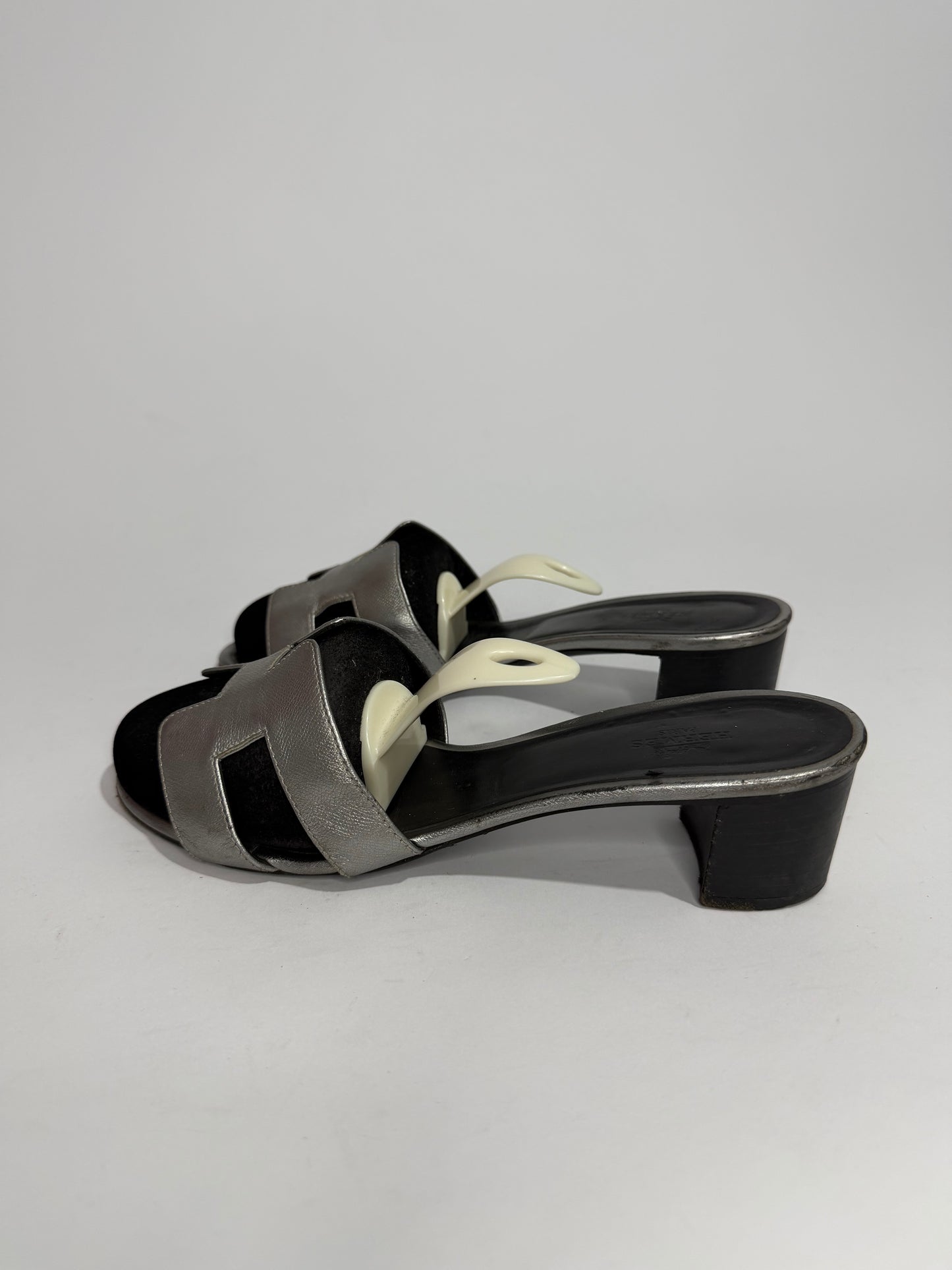 Hermés Metallic Grey Leather Oasis Slide Sandals Size 38 EU/ 8 US/ 5 UK