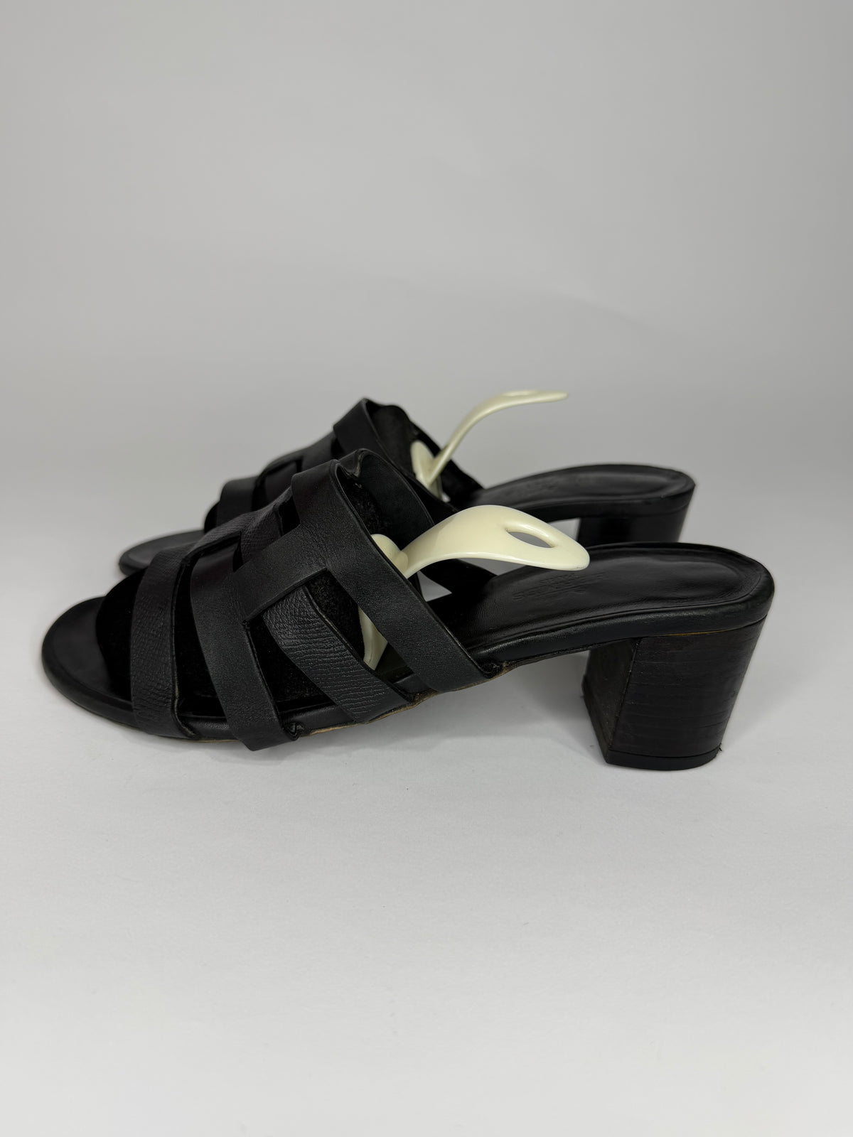HERMÈS Black Leather Amica Sandals Size 38 EU/ 8 US / 5 UK