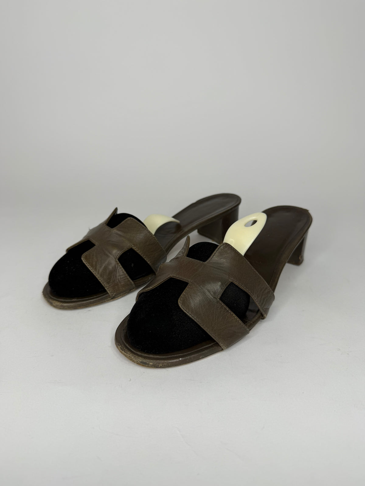 Hermes Gray Leather Oasis Slide Sandals Size 40.5 EU/ 10.5 US/ 7.5 UK