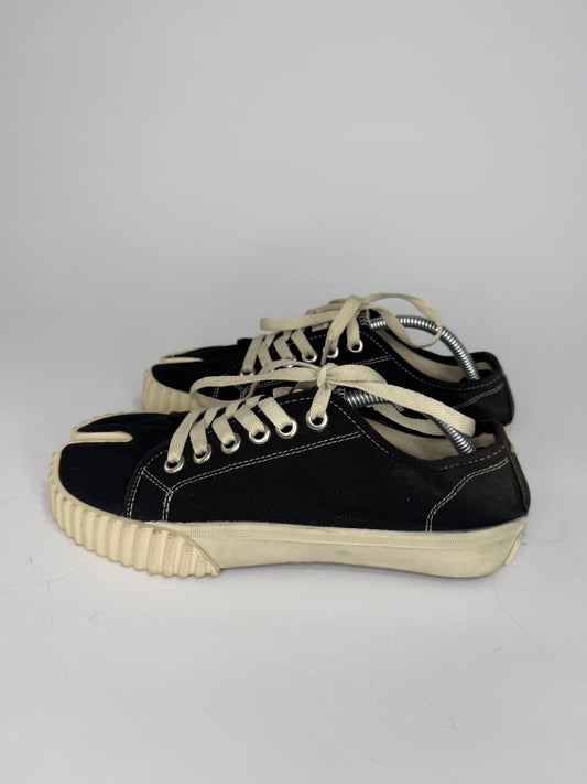 Maison MargielaTabi Low Sneaker Size 38 EU/ 8 US/ 5 UK