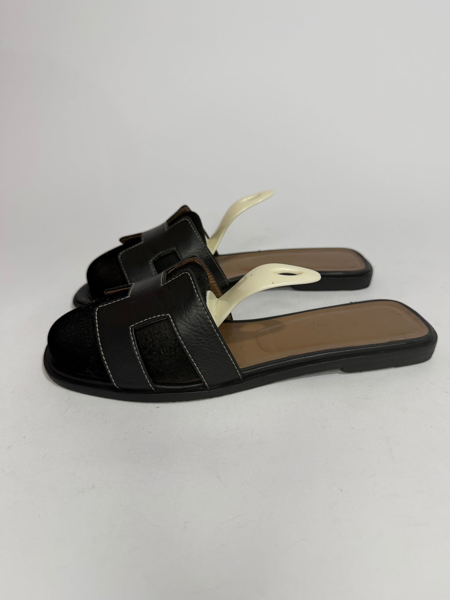 HERMES Black Box Calfskin Oran Sandals 37.5 EU/ 7.5 US / 4.5 UK