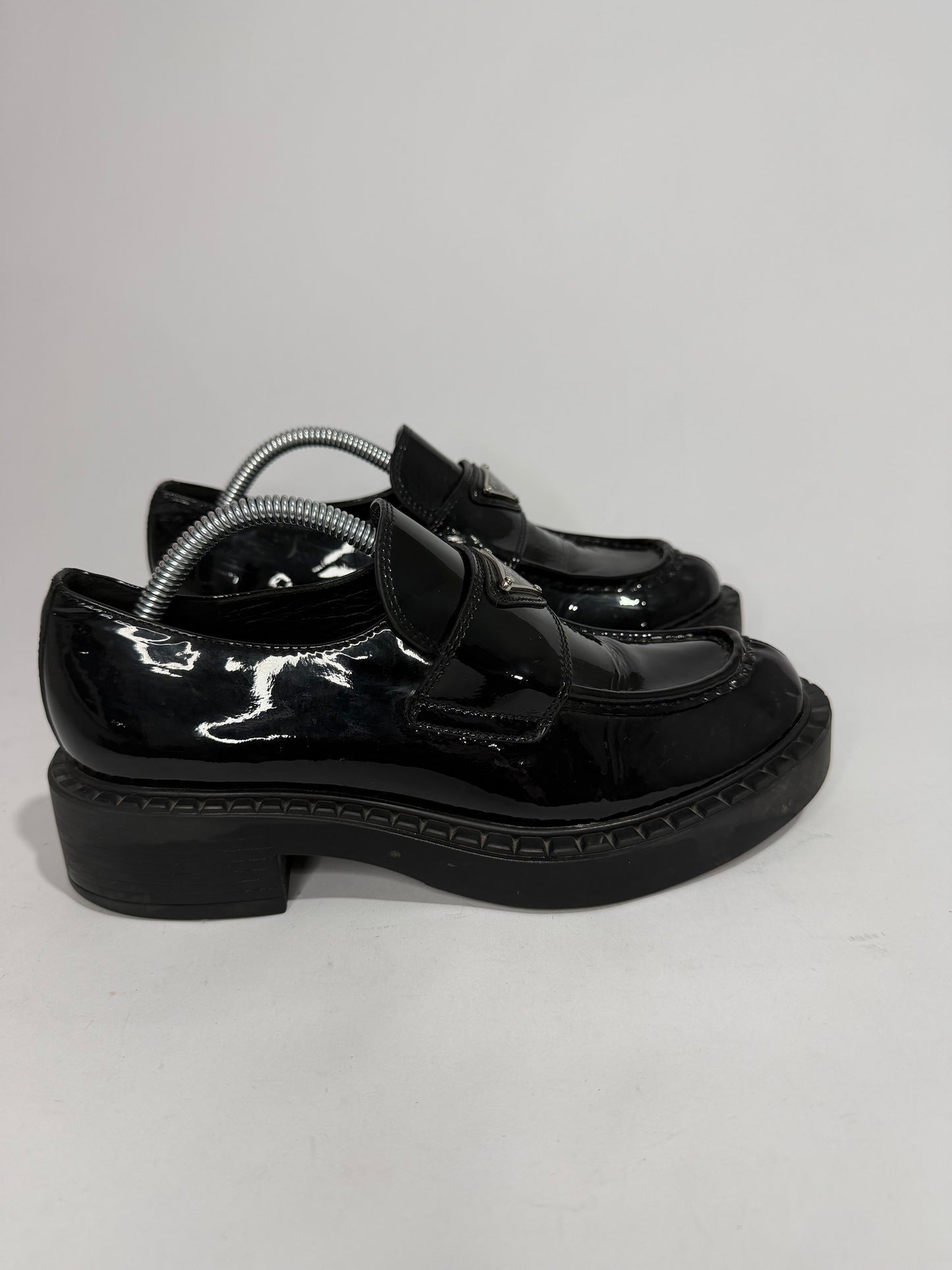 PRADA
Vernice Metal Triangle Logo 50mm Loafers Size 37 EU/7 US/ 4 UK