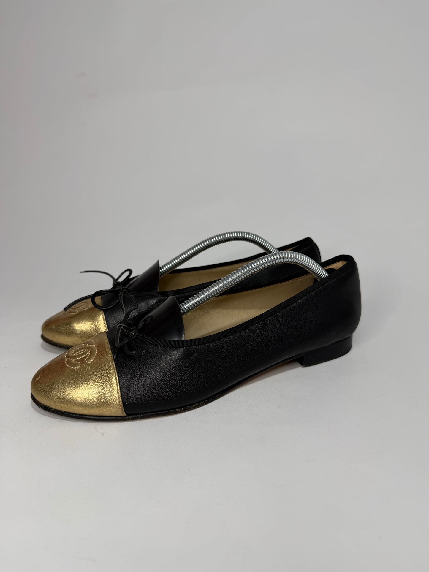 CHANEL Gold/Black Lambskin Leather CC Ballet Flats Size 38 EU/ 8 US