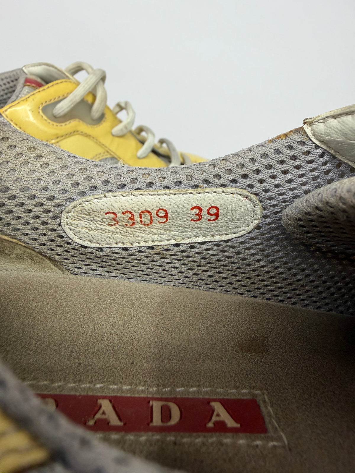 VINTAGE PRADA AMERICA CUP TRAINERS IN CREAM & SILVER Size 7 US