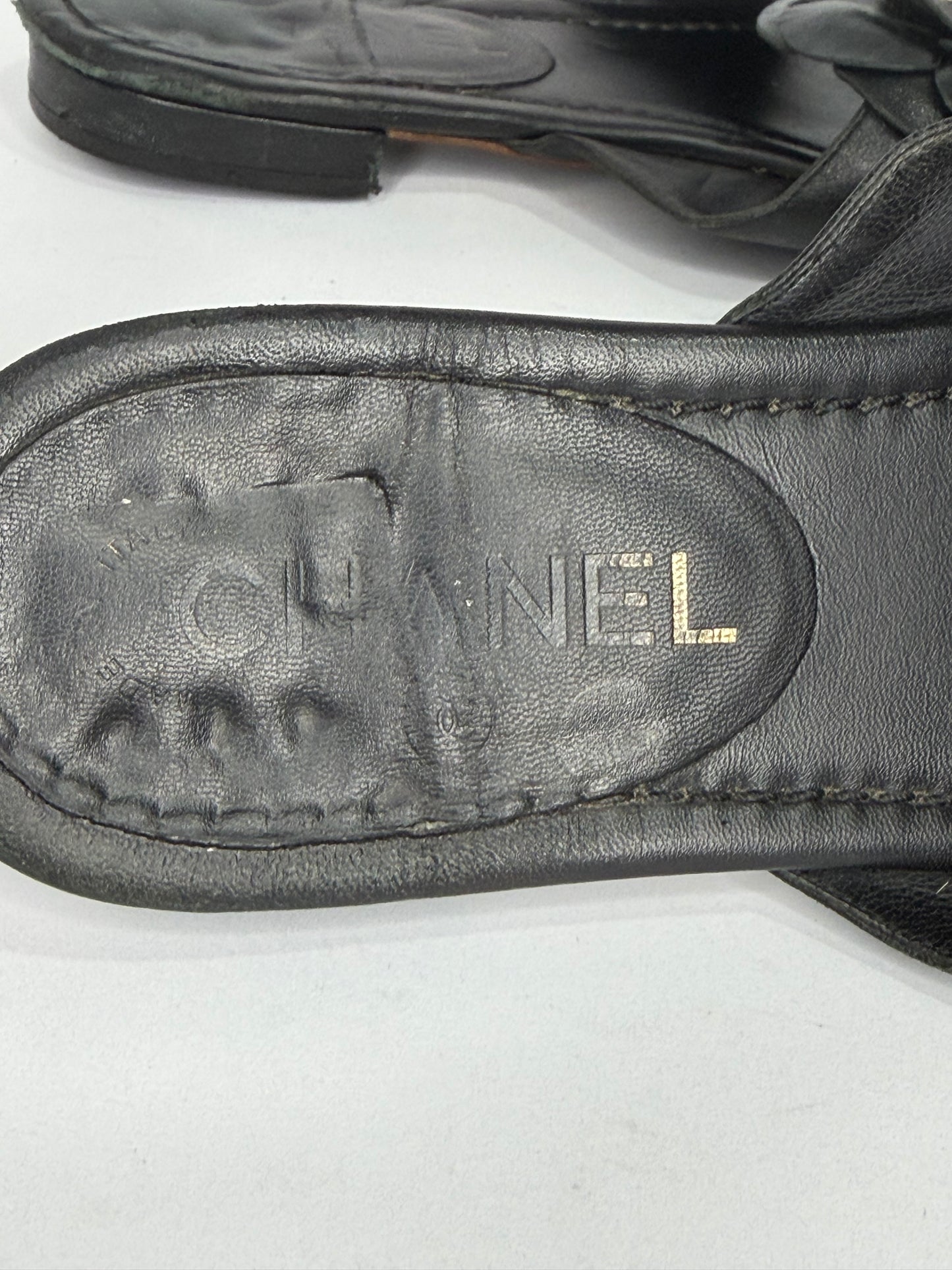 Chanel Black Leather CC Camellia Thong Flat Sandals Size 37