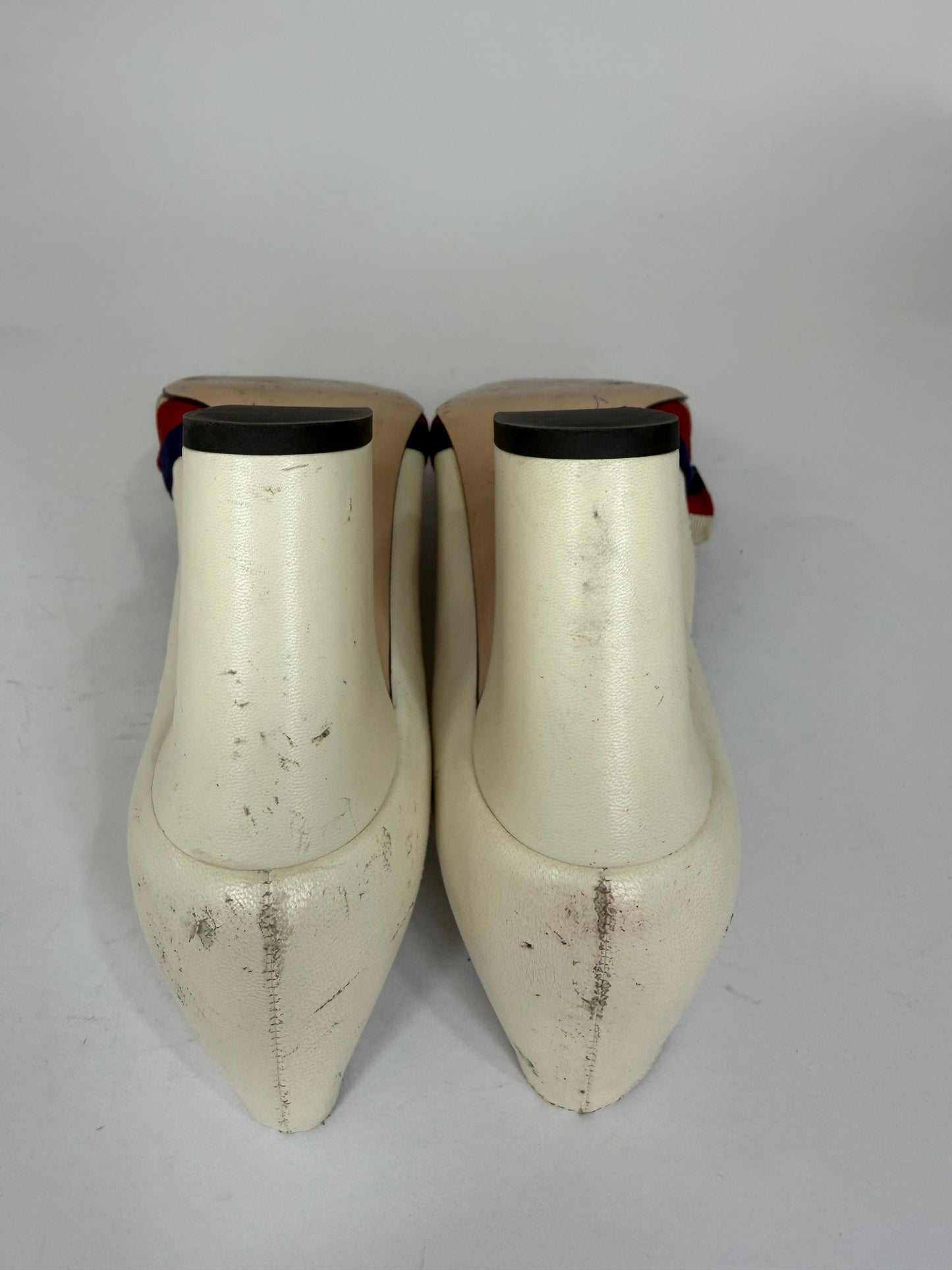 GUCCI
White Leather Vintage Web Bow Pumps Size 36.5 EU/ 6.5 US/ 3.5 UK