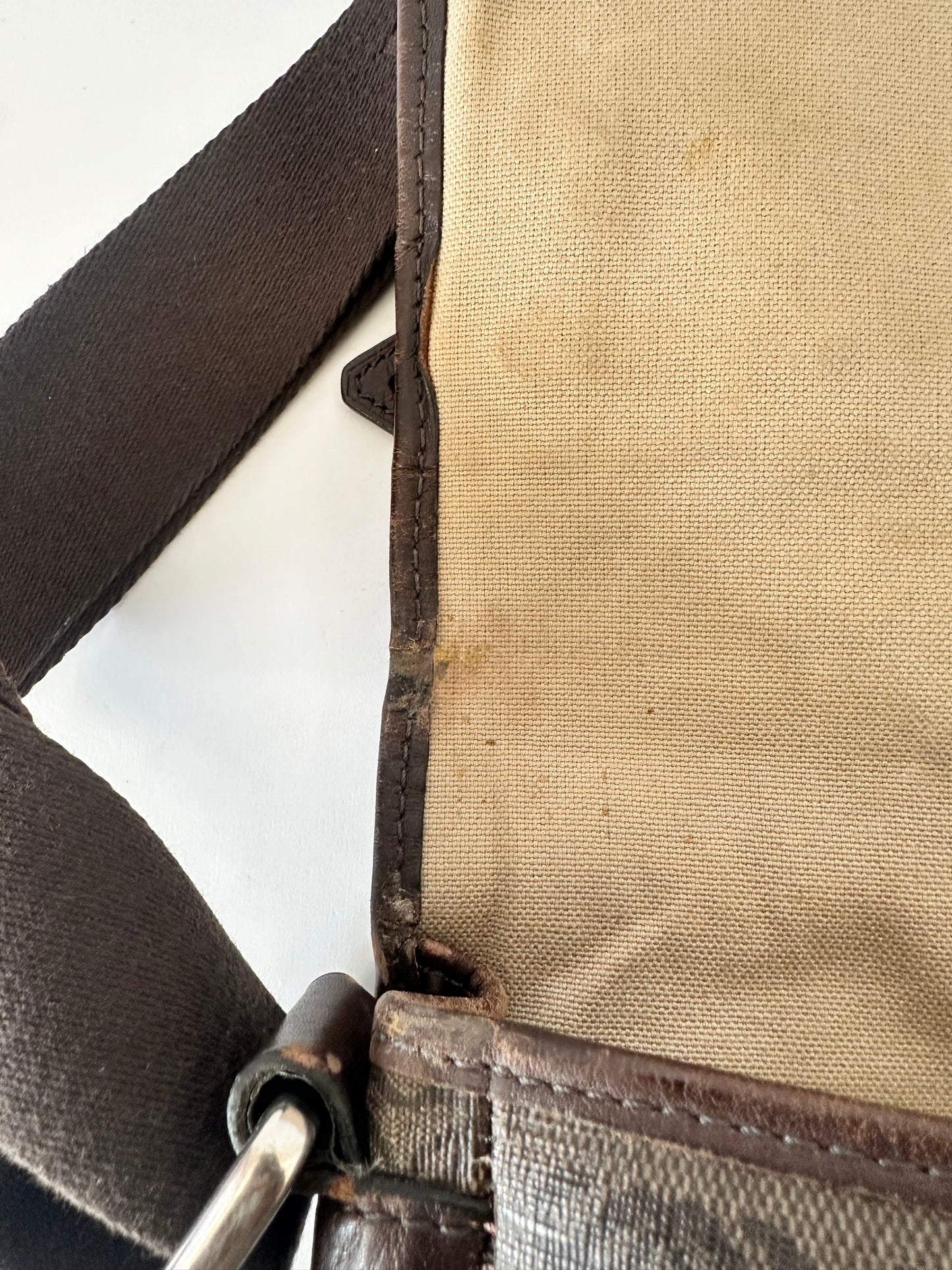 Loewe Pre-Owned
Anagram Coated Canvas Flap crossbody