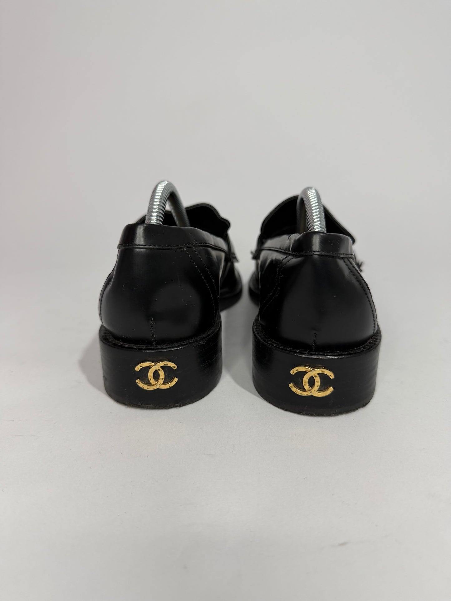 Chanel
Interlocking CC Logo Loafers
Women's Size