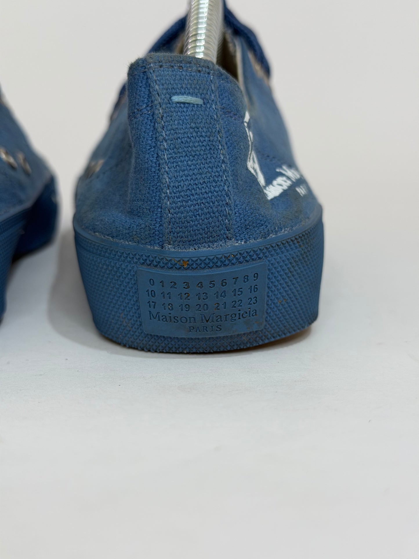 Maison Martin Margiela Blue/White Splatter Canvas Tabi Low Top Sneakers Size 38 EU/ 8 US/ 5 UK