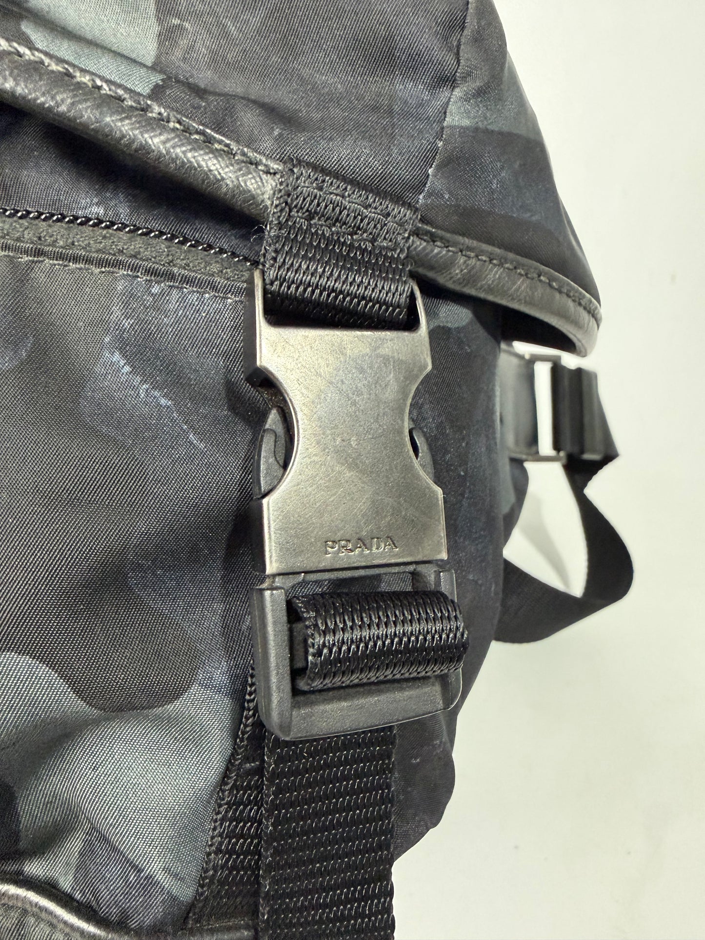 PRADA
Tessuto Nylon Camouflage Belt Bag Fumo