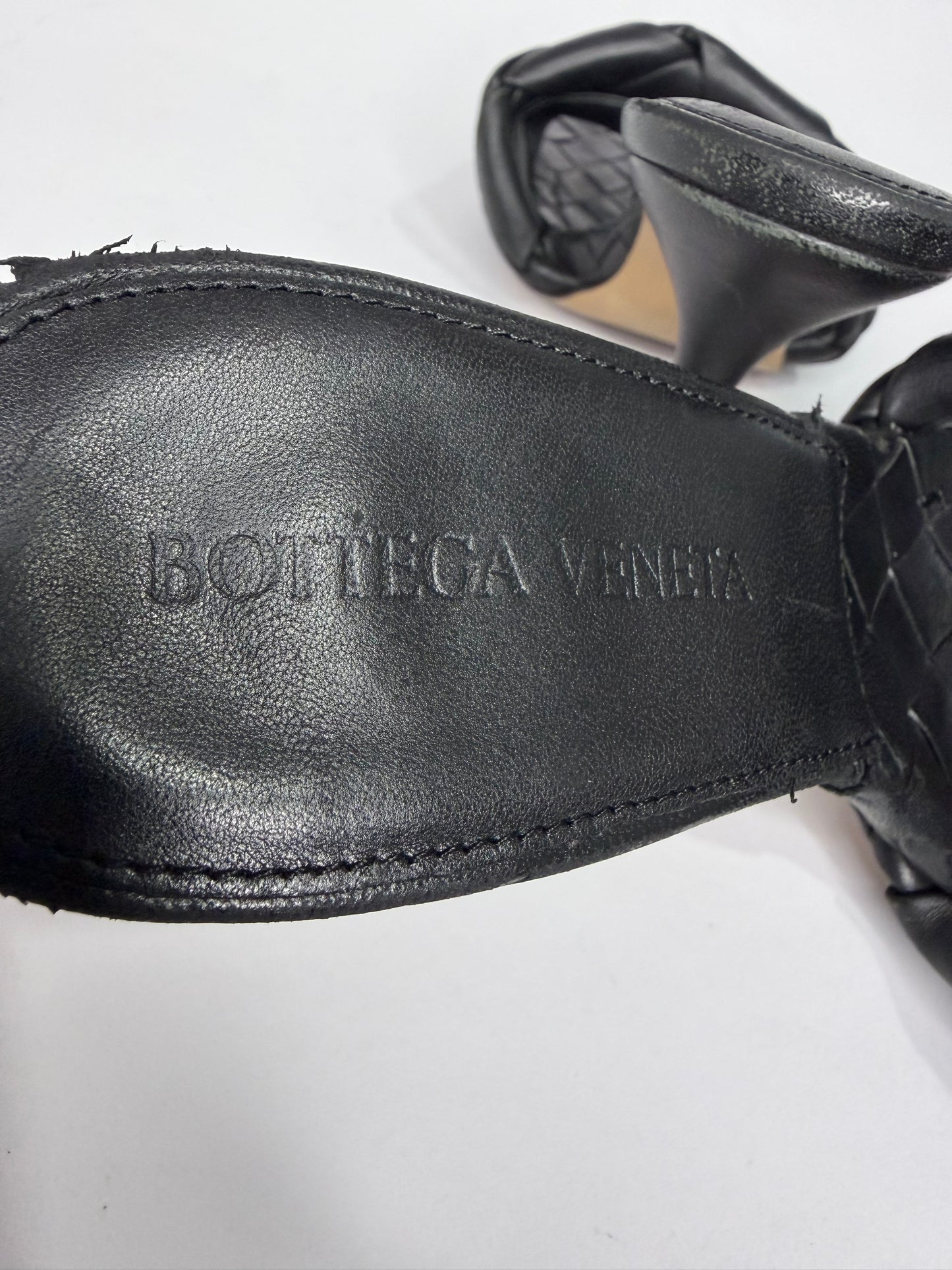 Bottega Veneta
Intrecciato Weave Leather Slides
Women's Size 36 EU/ 6 US / 3 UK