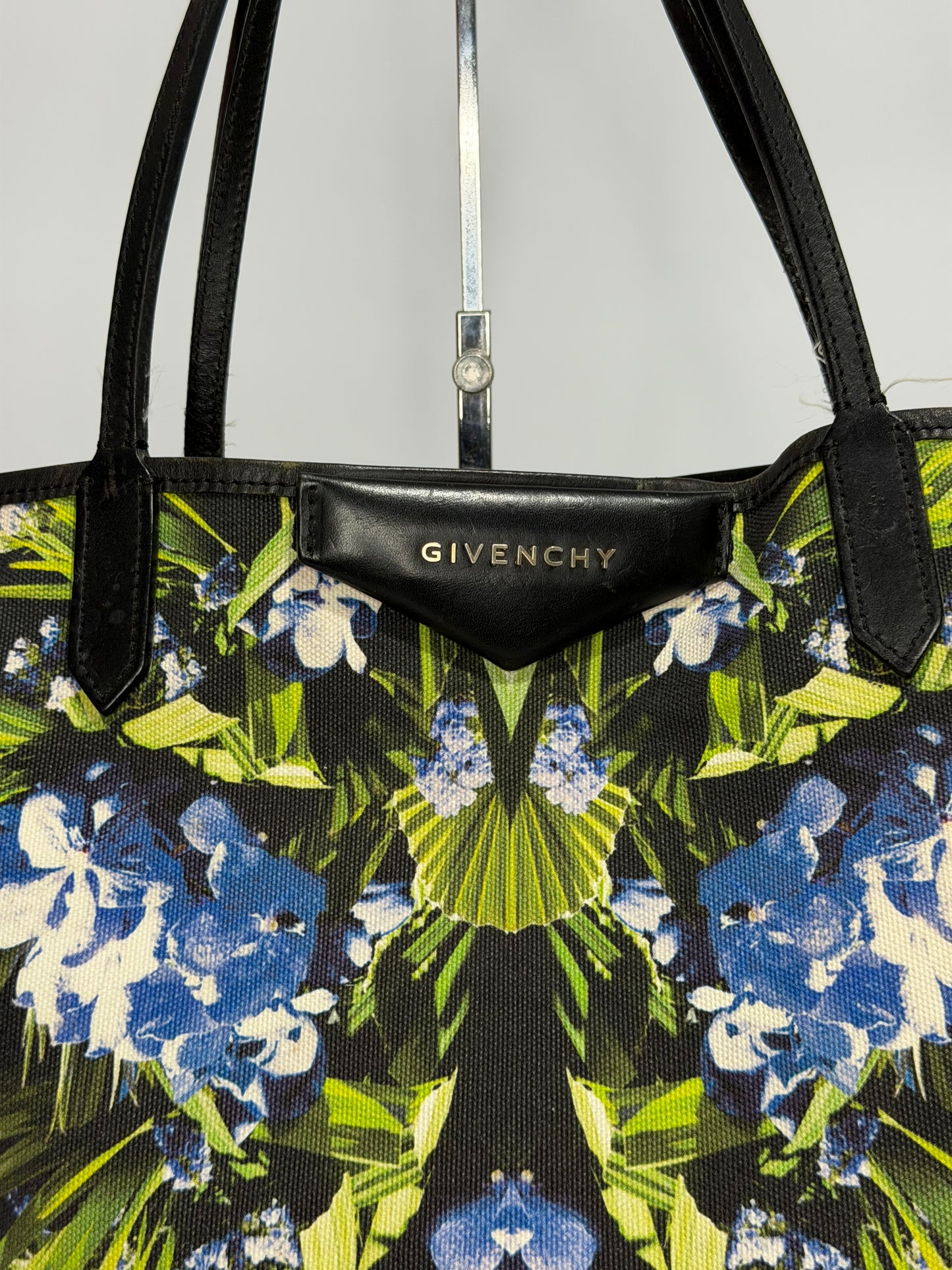 GIVENCHY
Floral Print Coated Canvas Antigona Large Tote Bag