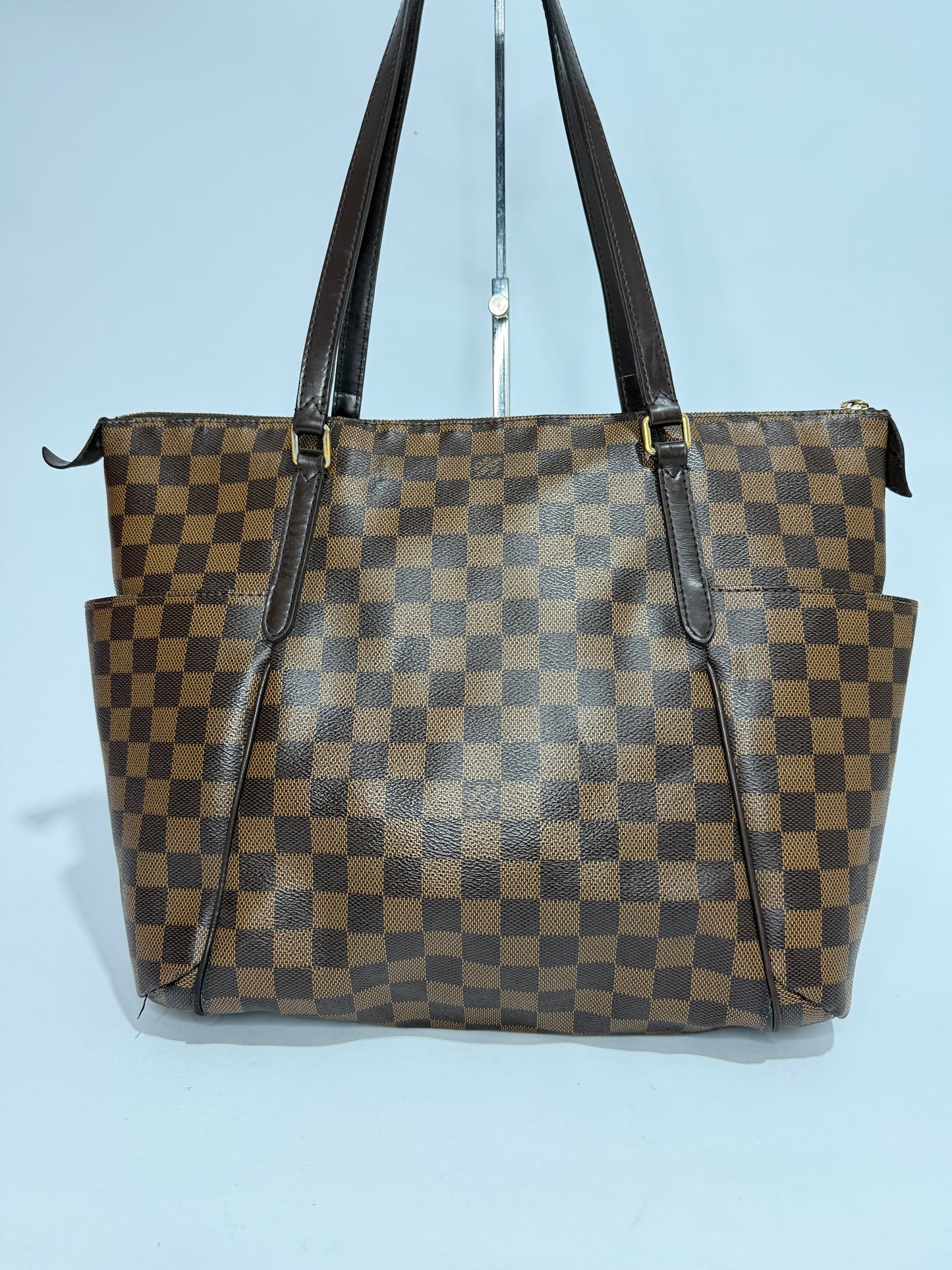 LOUIS VUITTON
Damier Canvas Totally MM NM Bag