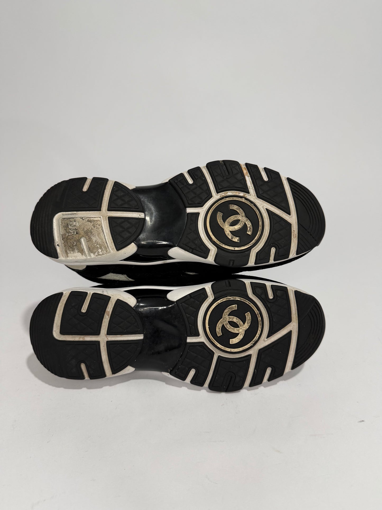 Chanel Black/White Suede CC Interlocking Logo Low Top Sneakers Size 37