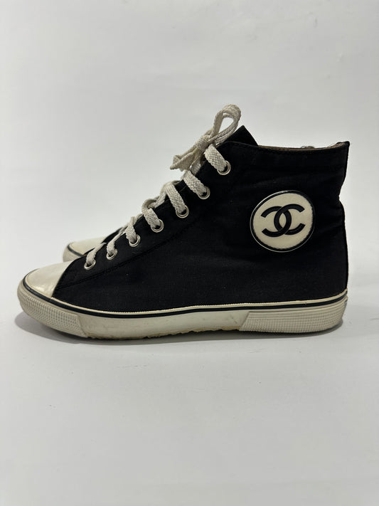 Chanel F/W 1995 CC Logo Canvas Basketball Sneakers Size 37 EU