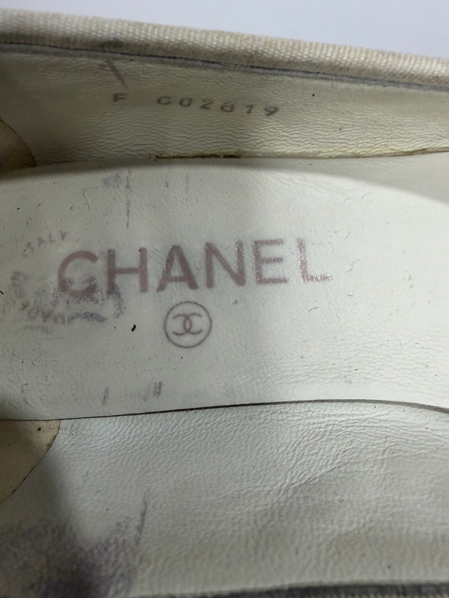 CHANEL White Lambskin CC Ballerina Flats Size 35 EU