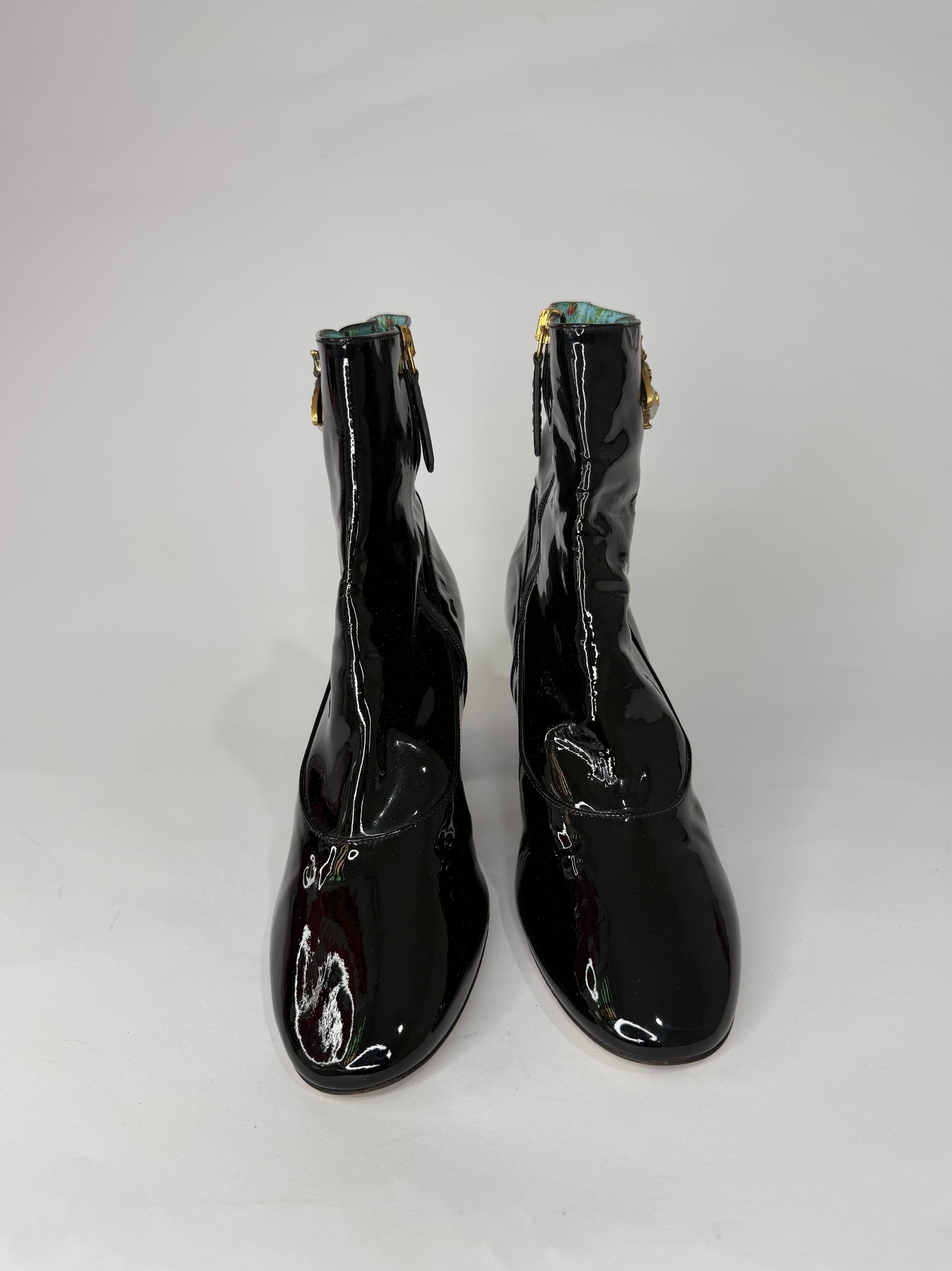 Gucci
Lois Patent Leather Bee Boots
Size 37.5 EU/ 7.5 US/ 4.5 UK