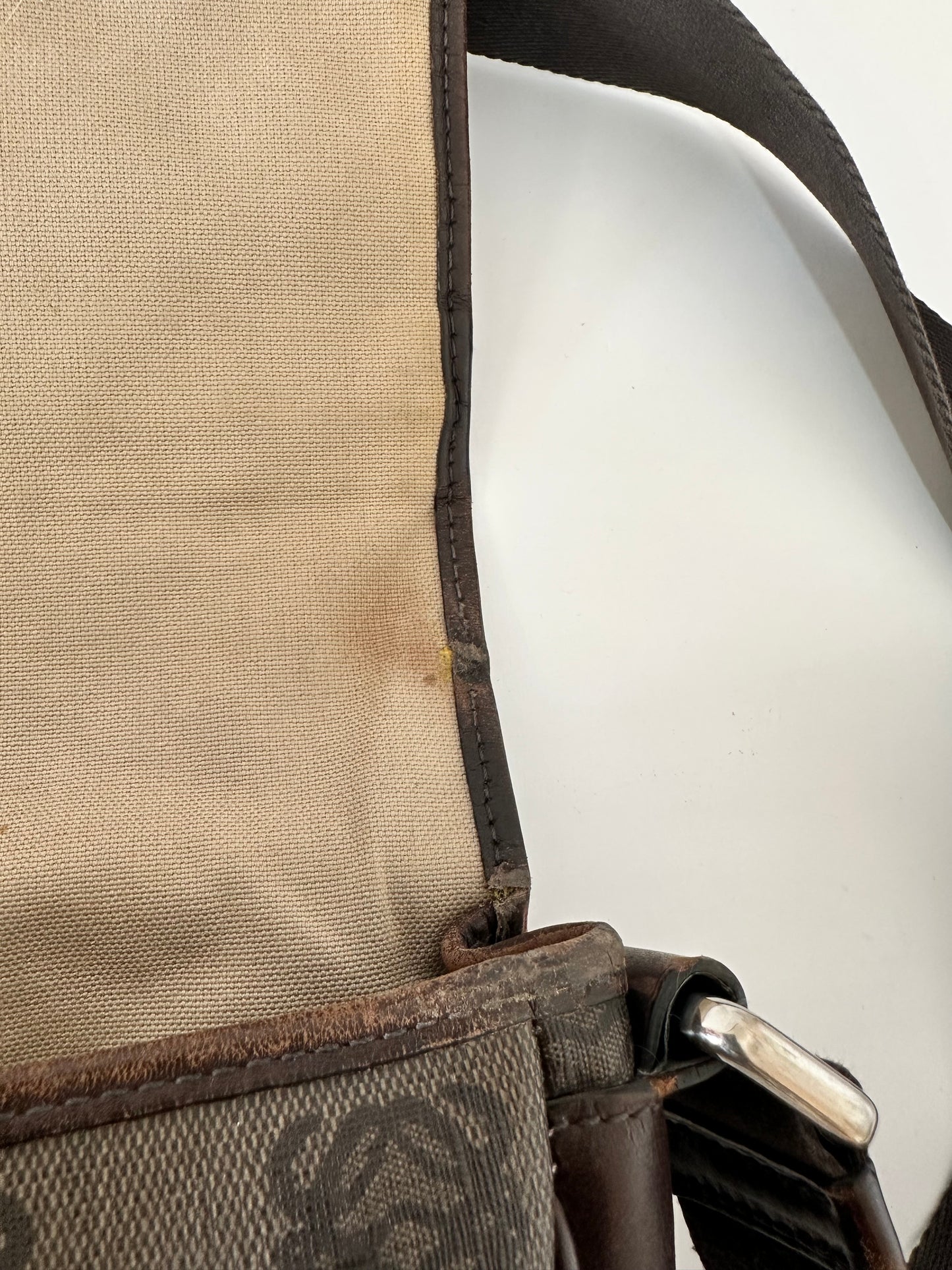 Loewe Pre-Owned
Anagram Coated Canvas Flap crossbody