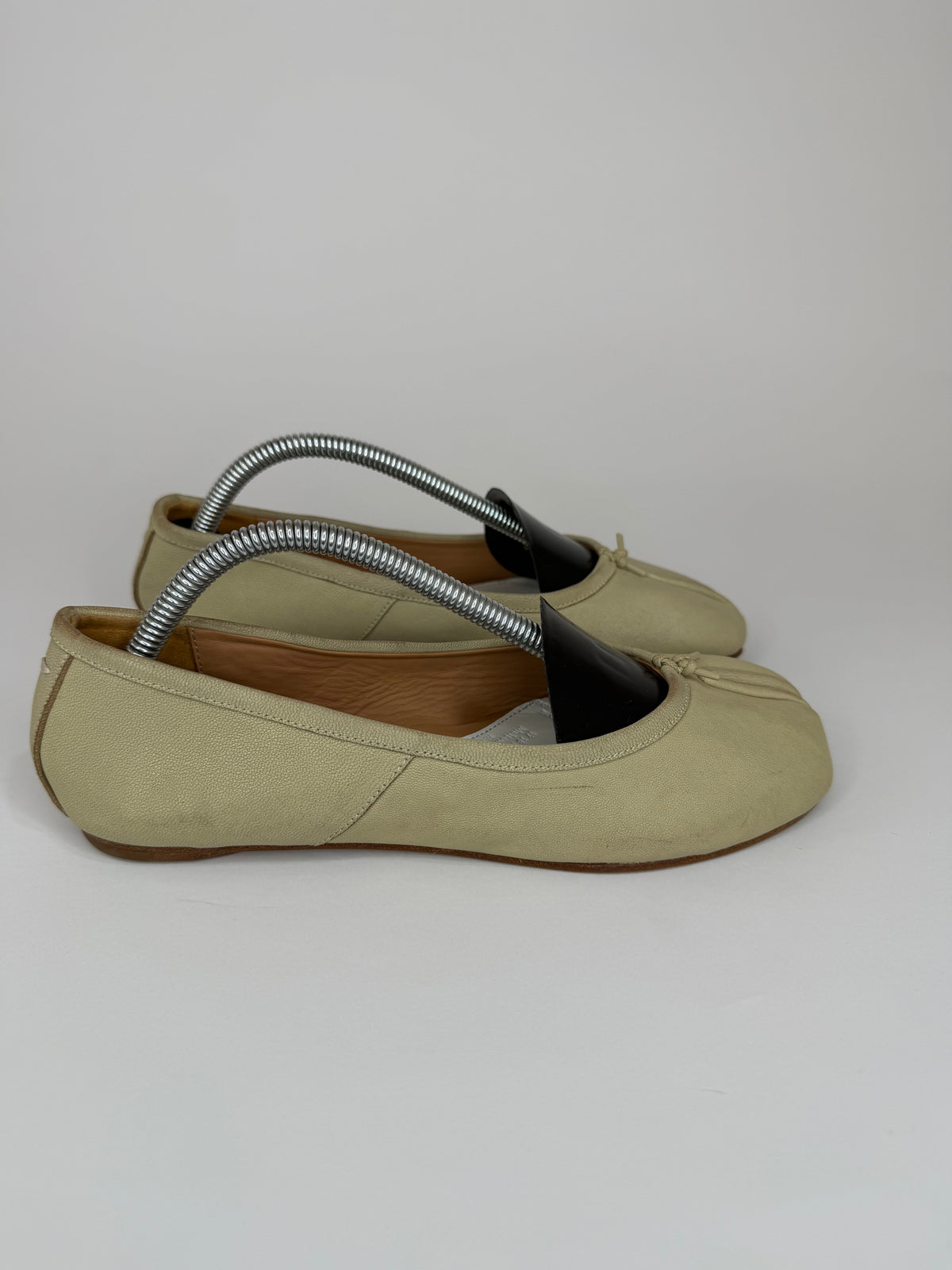 Maison Margiela Tabi Ballet Flats Khaki Leather Split-Toe EU 35 / 5  US/ 2 UK