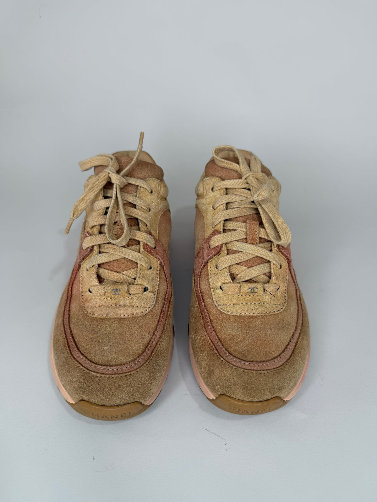 Chanel
Interlocking CC Logo Suede Sneakers
Women's Size 36.5 EU/ 6.5 US/ 3.5 UK