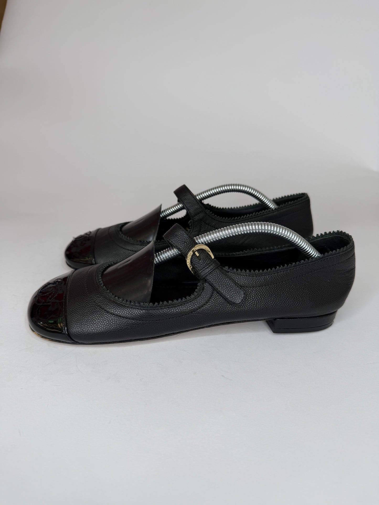 CHANEL
Lambskin Mary Jane Flats Black Size 37 EU