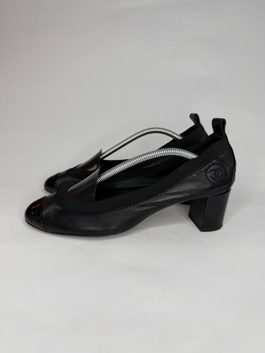 Chanel CC  Black Leather and Patent Leather Block Heel Pumps Size 39 EU/ 9 US/ 6 UK