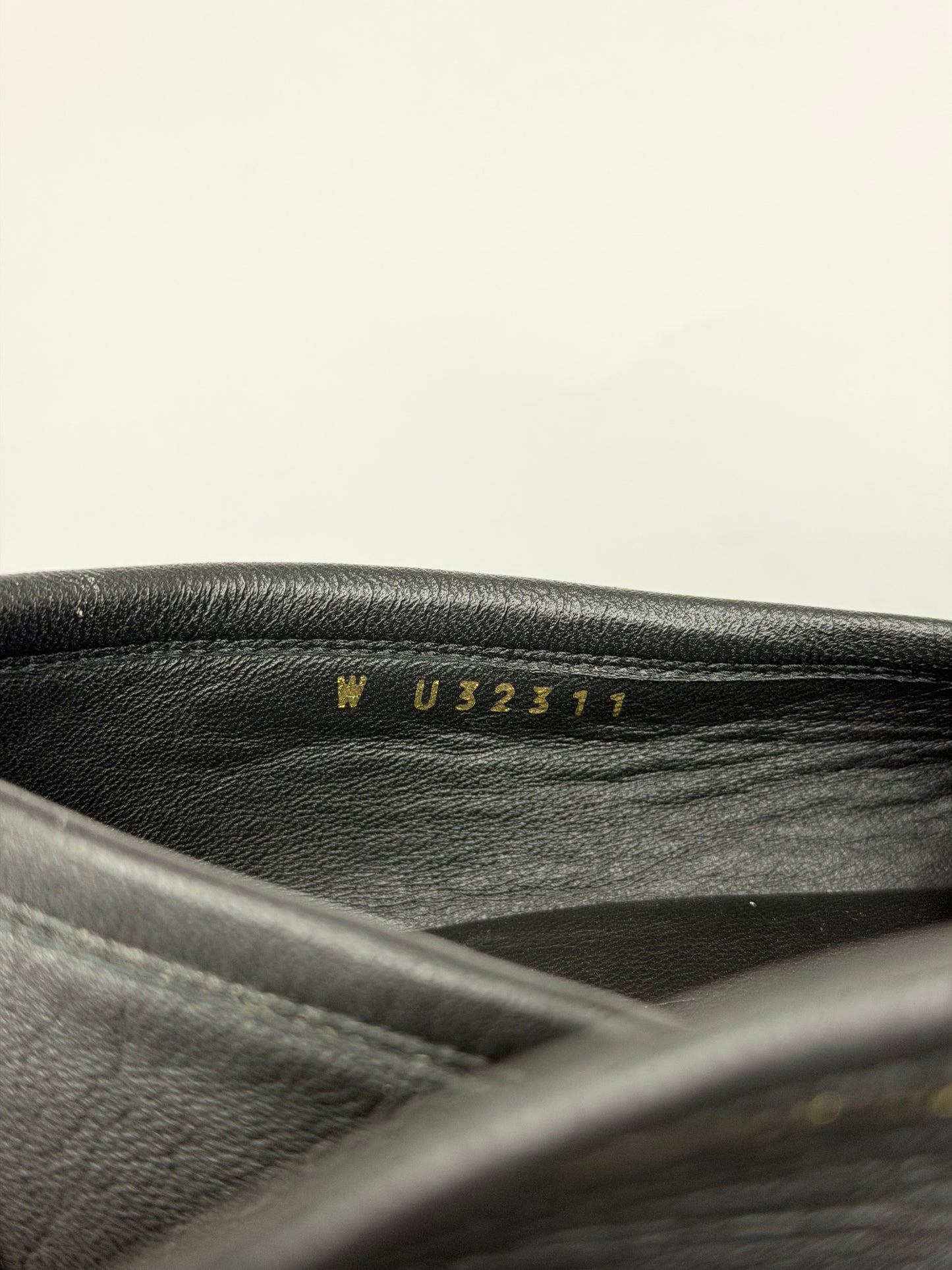 CHANEL
Lambskin Womens Stitched CC Loafers Black Size 39 EU/ 9 US / 6 UK
