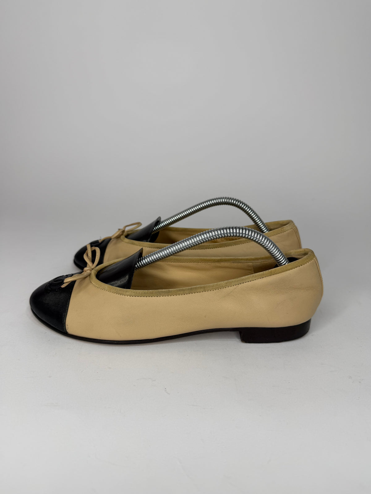 CHANEL Beige/Black Lambskin Leather CC Ballet Flats Size 36 EU/ 6 US