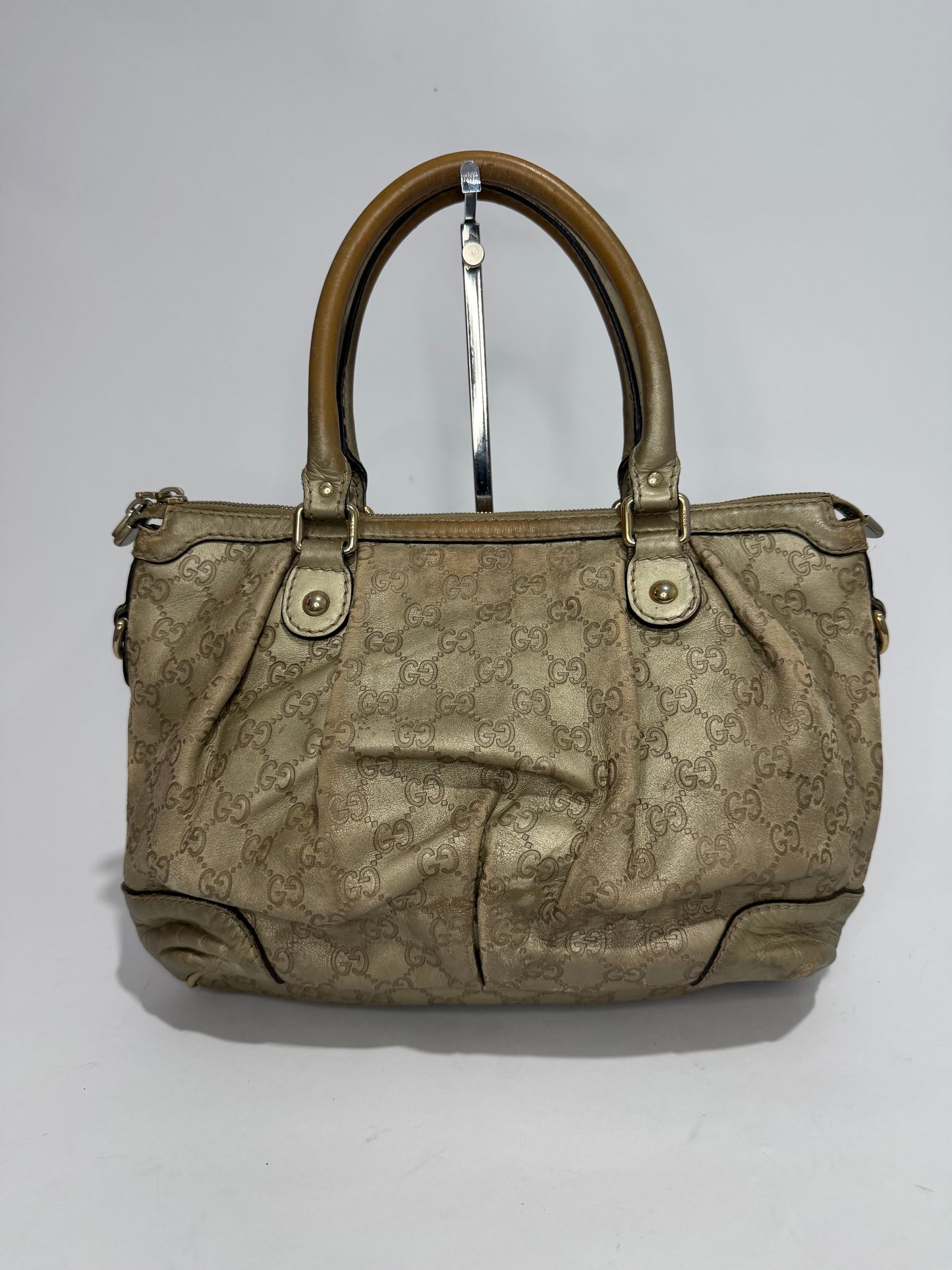 GUCCI
Metallic Soft Guccissima Medium Sukey Top Handle Bag Champagne