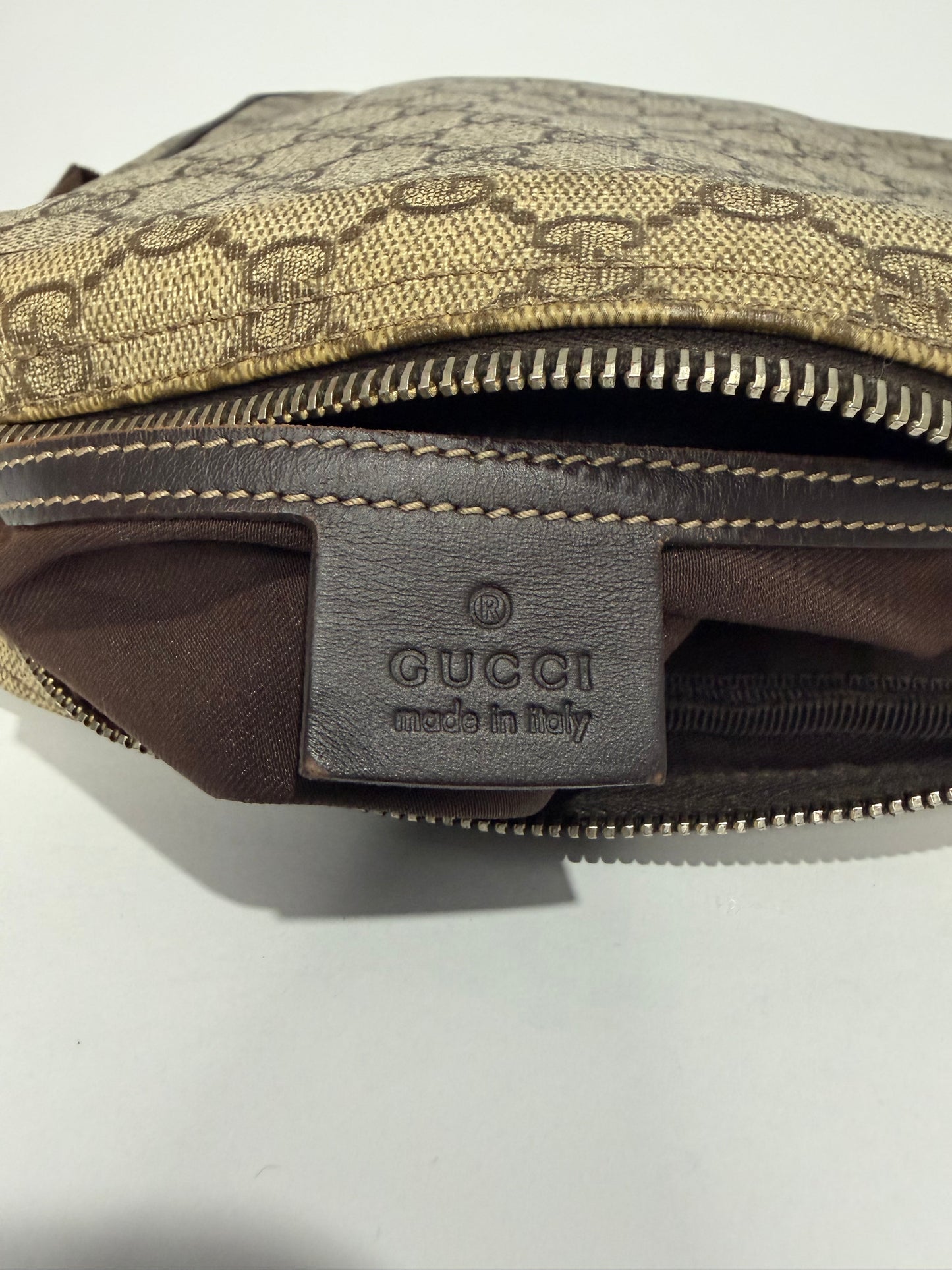 Gucci
GG Supreme Messenger Bag