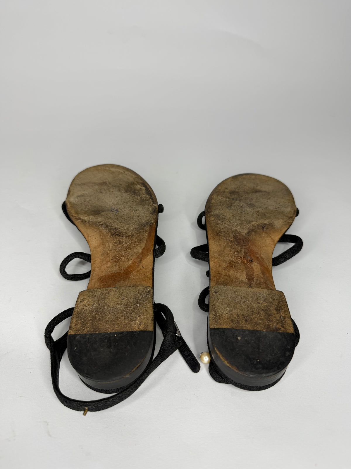 Chanel
Interlocking CC Logo Suede Gladiator Sandals
Women's Size 38.5 EU