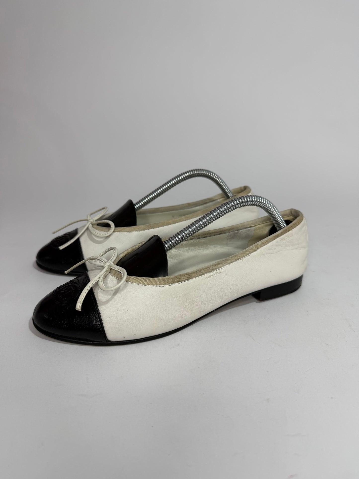 CHANEL White Lambskin CC Ballerina Flats Size 35 EU