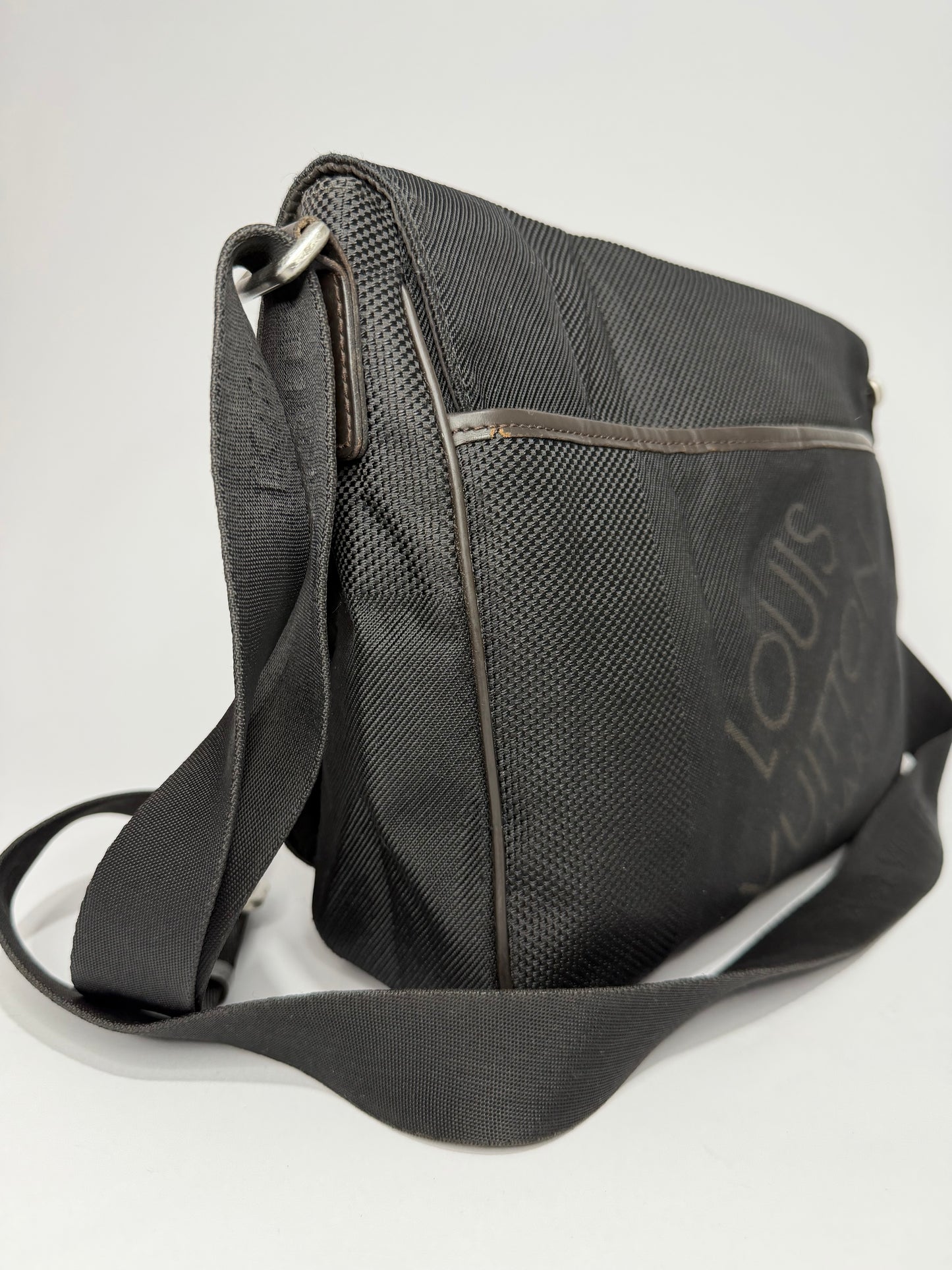 LOUIS VUITTON
Black Damier Geant Canvas Loup Messenger Bag