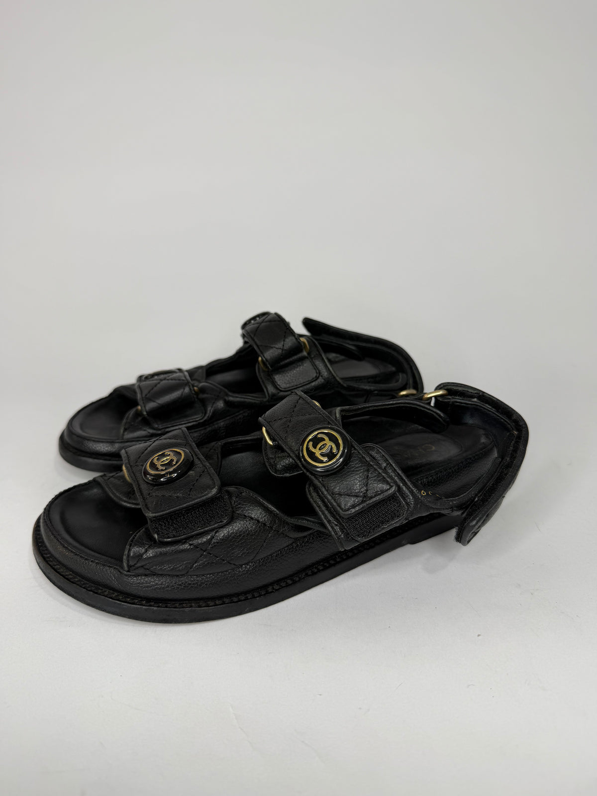 CHANEL
Grained Calfskin Velcro Dad Sandals Size 35 Black