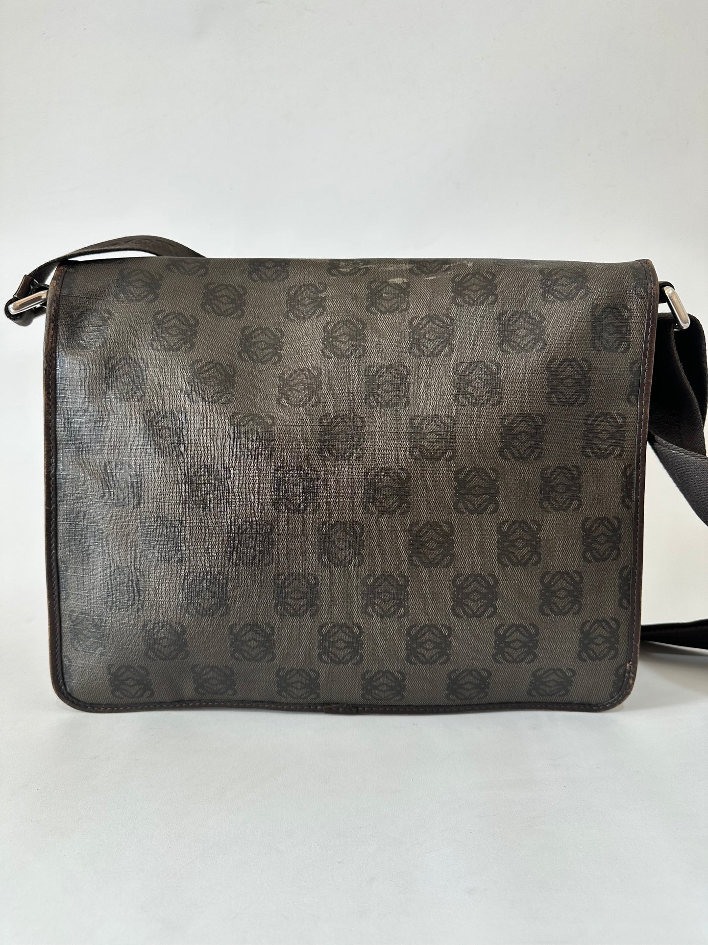 Loewe Pre-Owned
Anagram Coated Canvas Flap crossbody