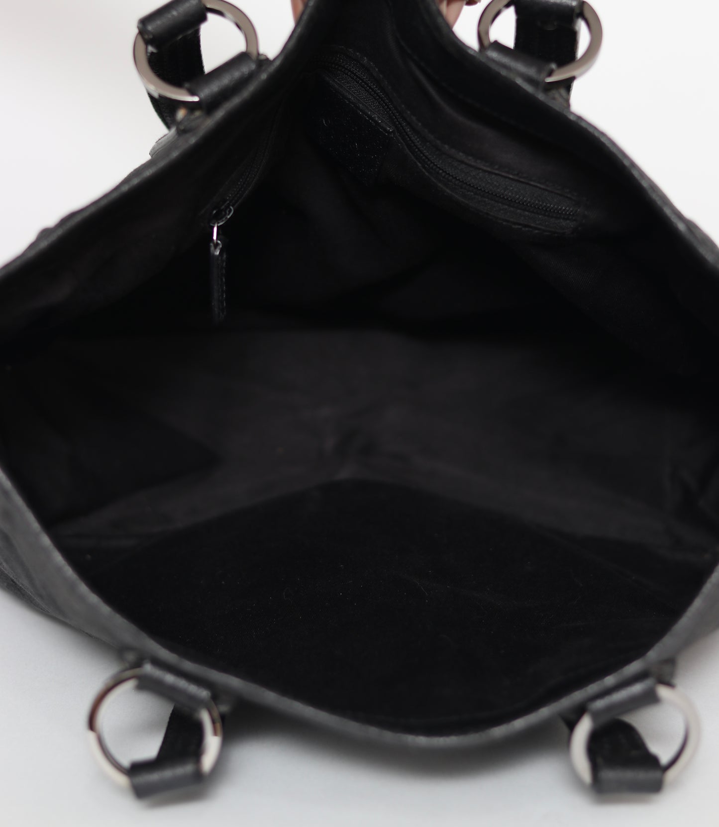 GUCCI 
Monogram Medium Tote Black