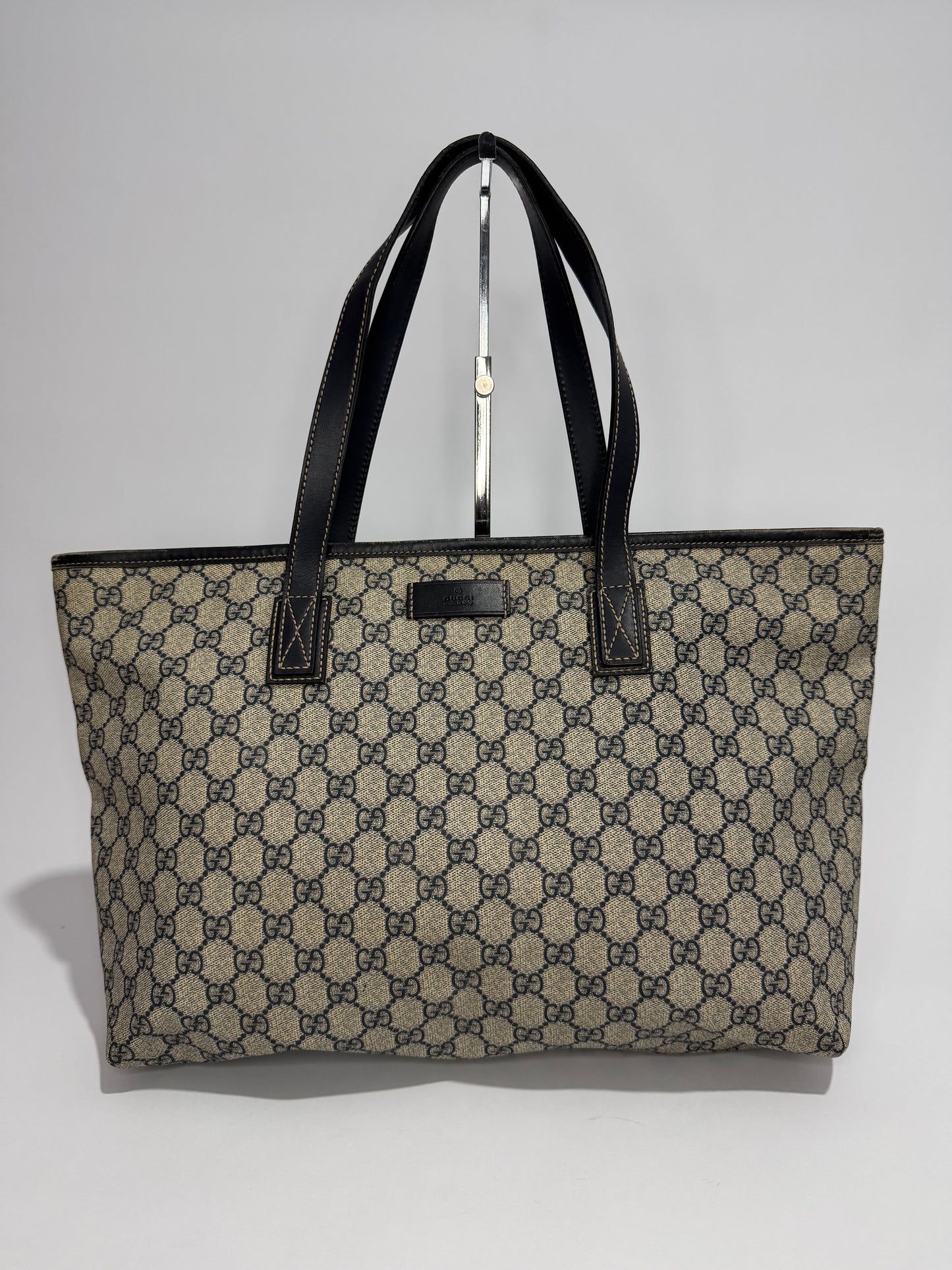 GUCCI GG Supreme Monogram Medium Zippered Shopping Tote in Navy