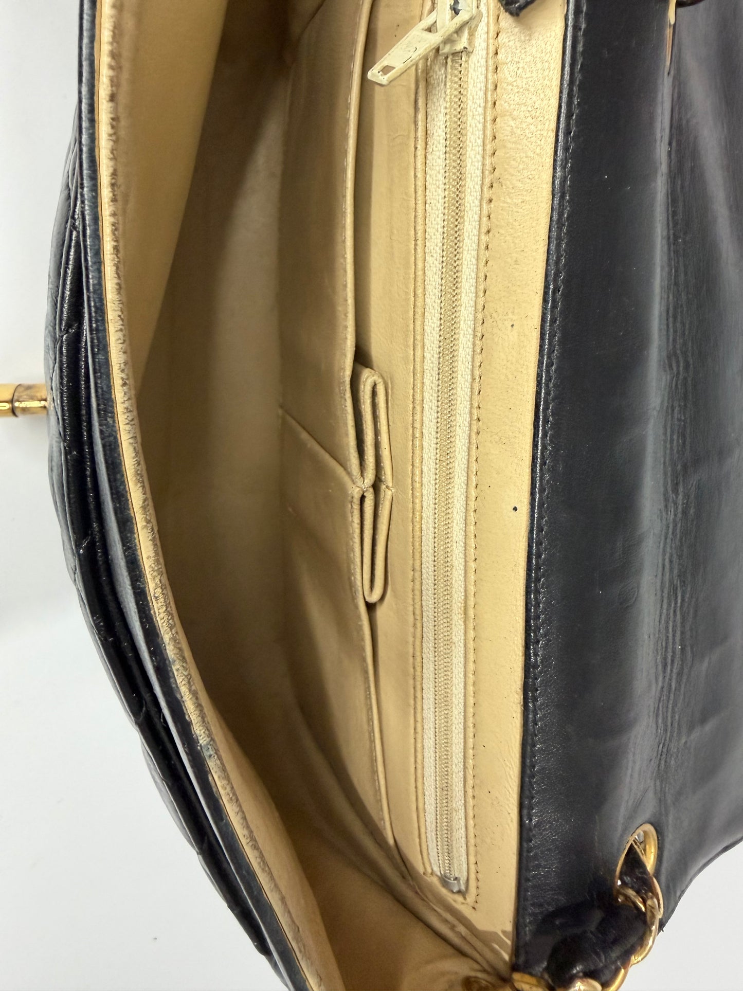 Chanel Classic Full Flap shoulder bag in black quilted lambskin leather, GHW