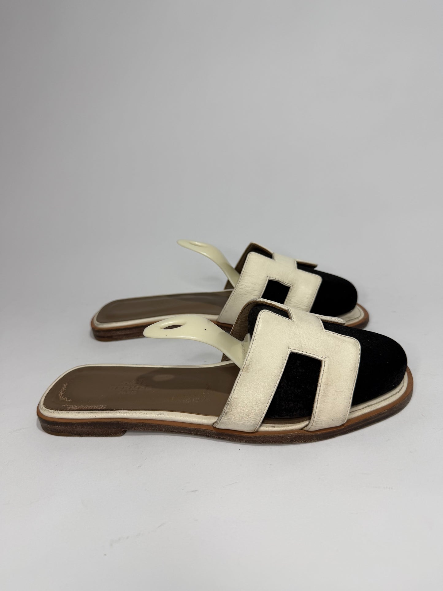 HERMES White Box Calfskin Oran Sandals 38 EU/ 8 US / 5 UK