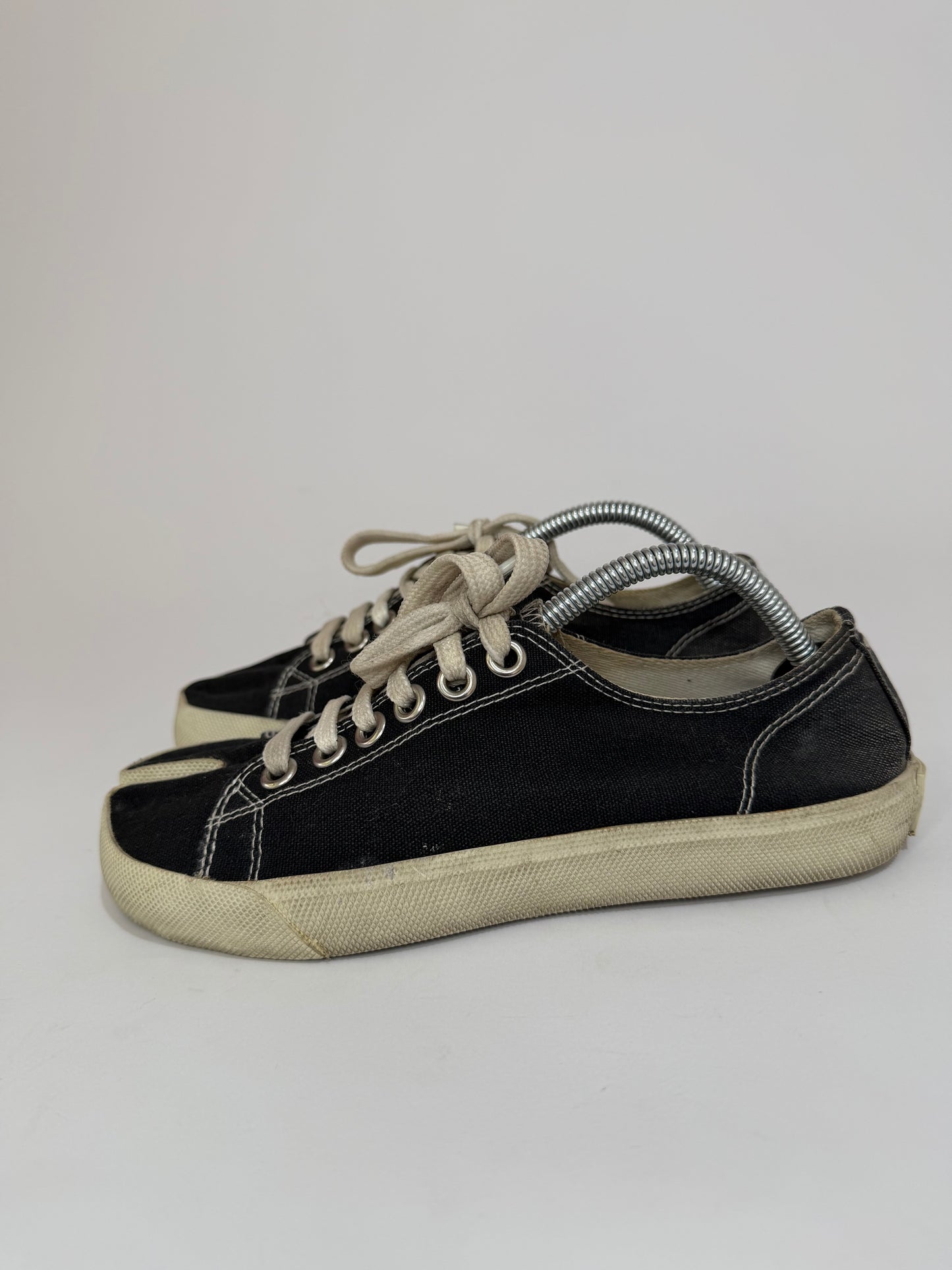 Maison Margiela 22 Tabi Low Sneaker Size 35.5 EU/ 5.5 US/ 2.5UK