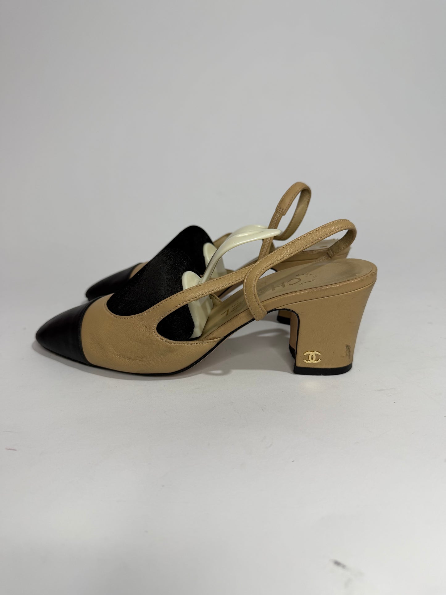 Chanel Beige/Black Leather And Fabric Cap Toe Slingback Sandals Size 36 EU/ 6 US / 3 UK