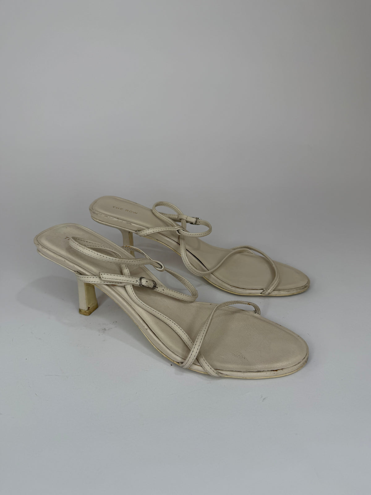 The Row
White Leather Sandals
Women's Size 37 EU/ 7 US/ 4 UK